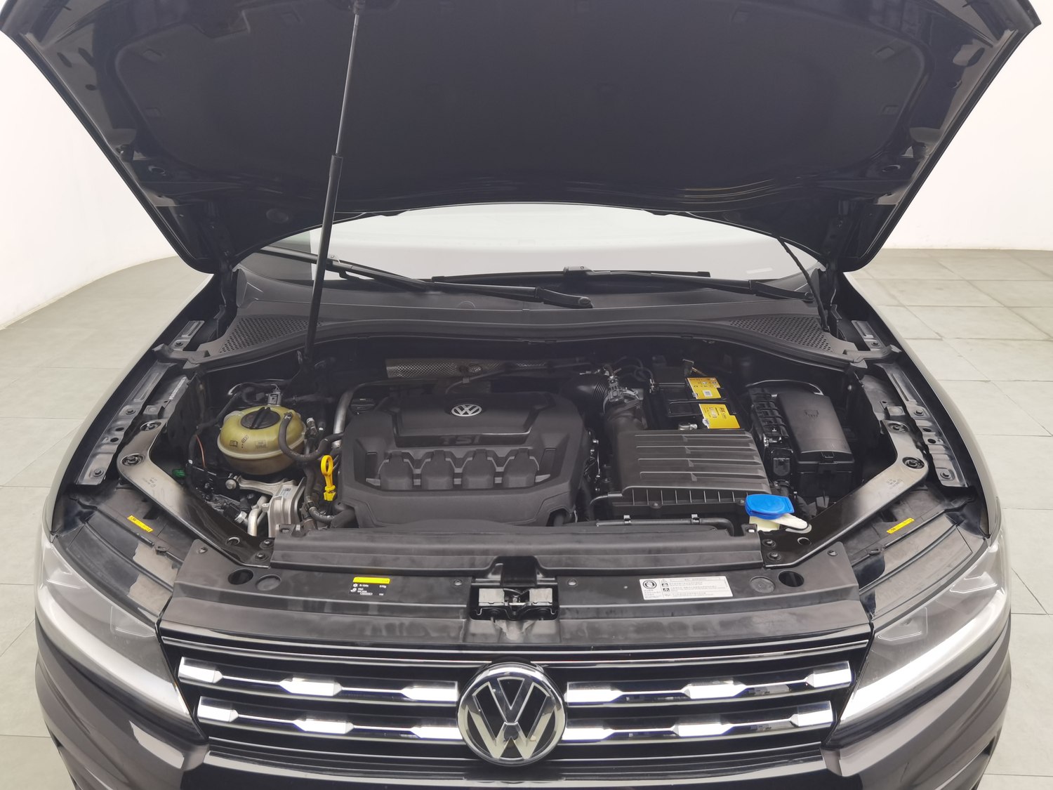 Used Volkswagen Tiguan L 2018 2.0 AT