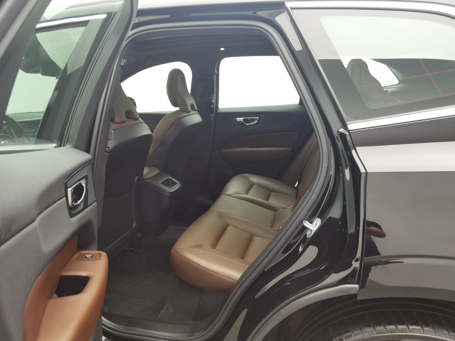 Used Volvo XC60 2024 2.0 AT