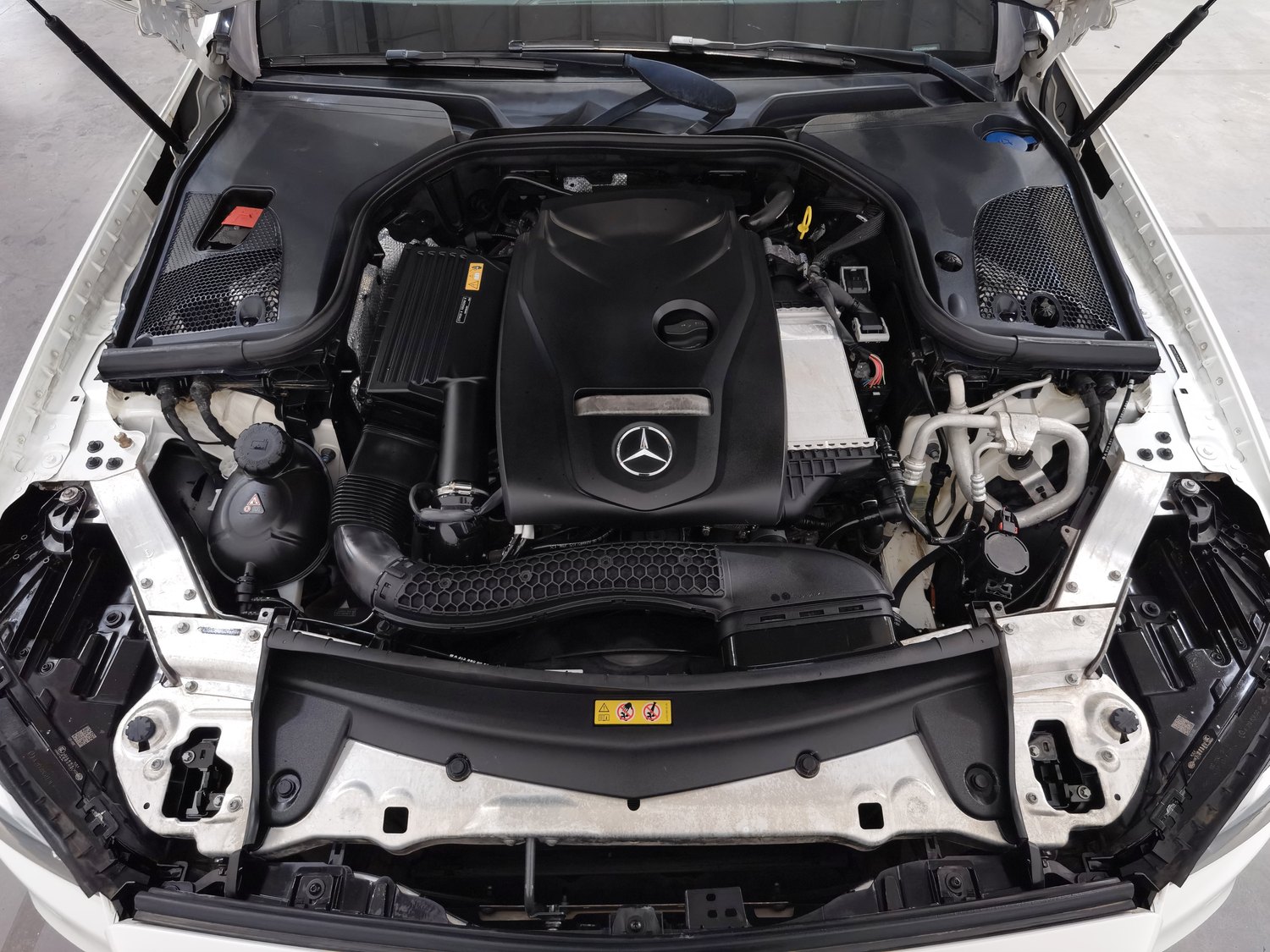 Used Mercedes-Benz E-Class 2016 2.0 AT