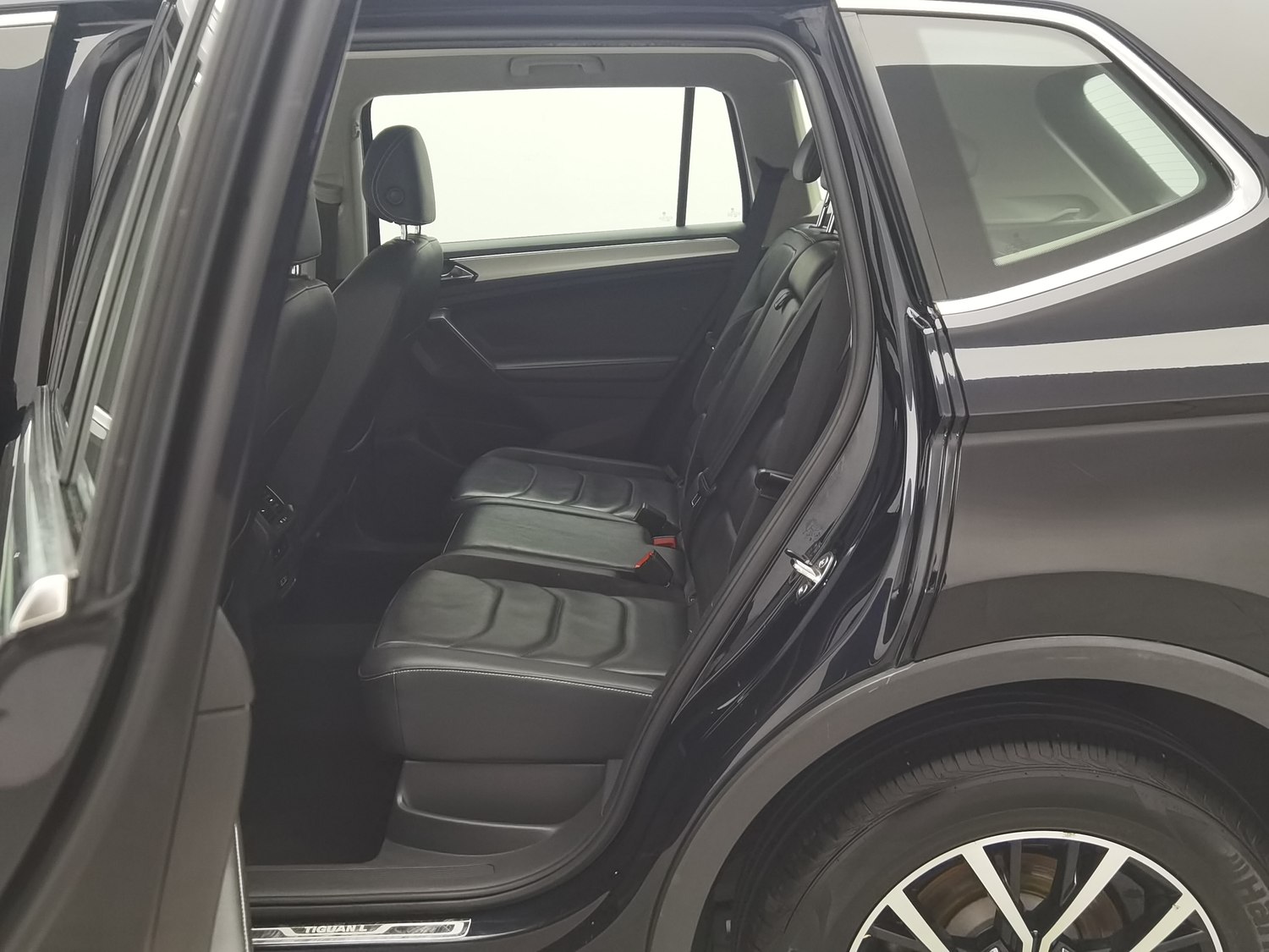 Used Volkswagen Tiguan L 2018 2.0 AT