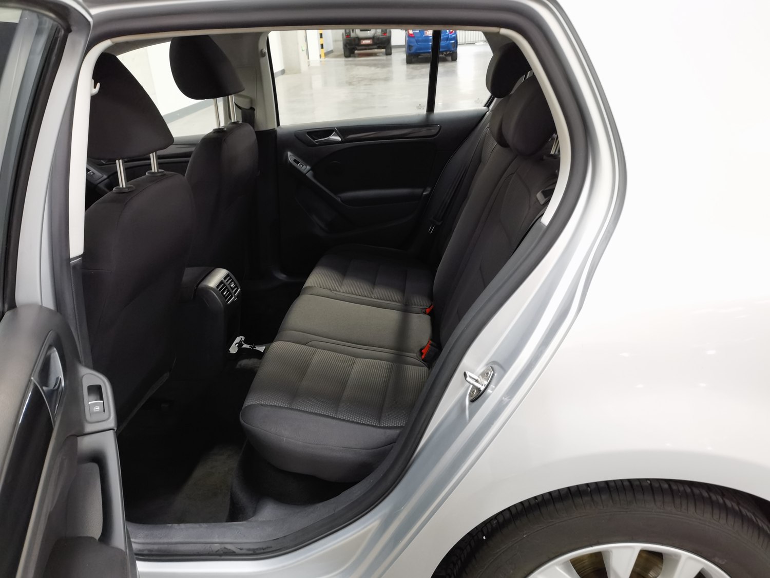 Used Volkswagen Golf 2011 1.6 MT