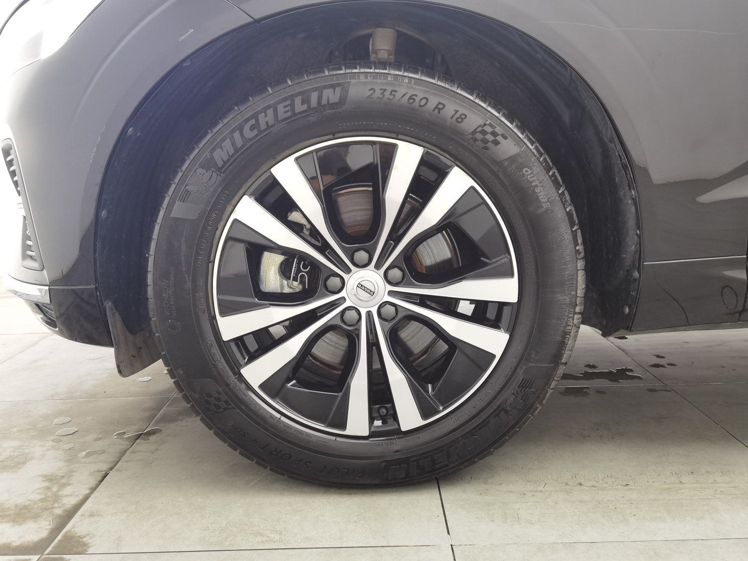 Used Volvo XC60 2024 2.0 AT