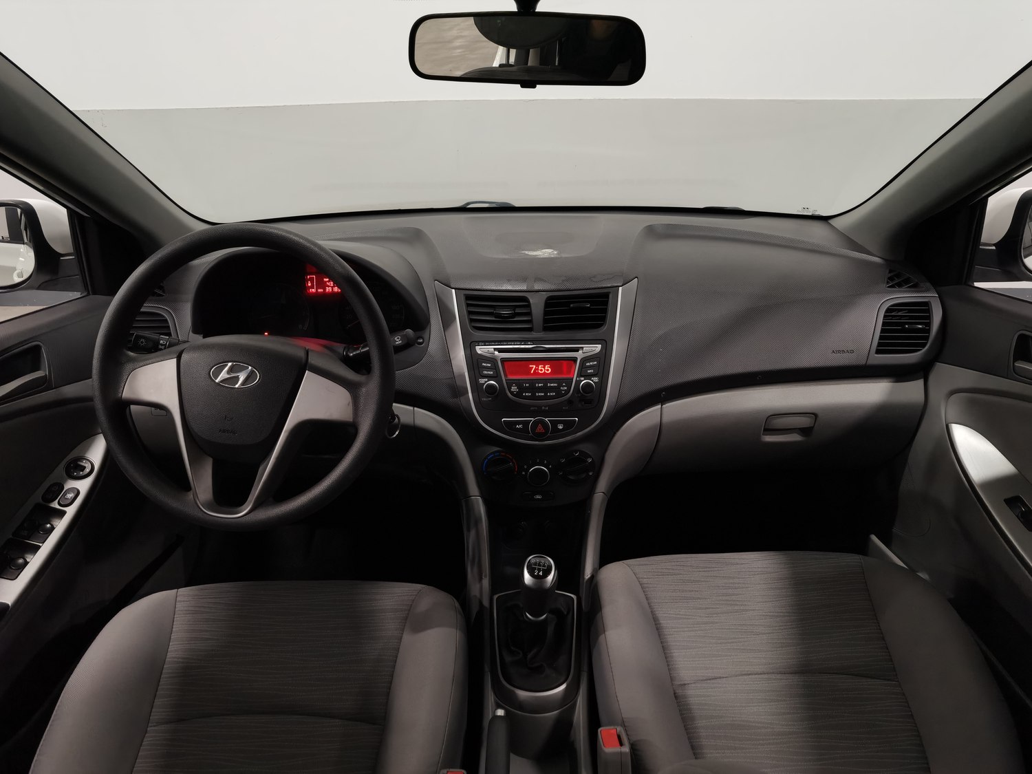 Used Hyundai Reina 2016 1.4 MT