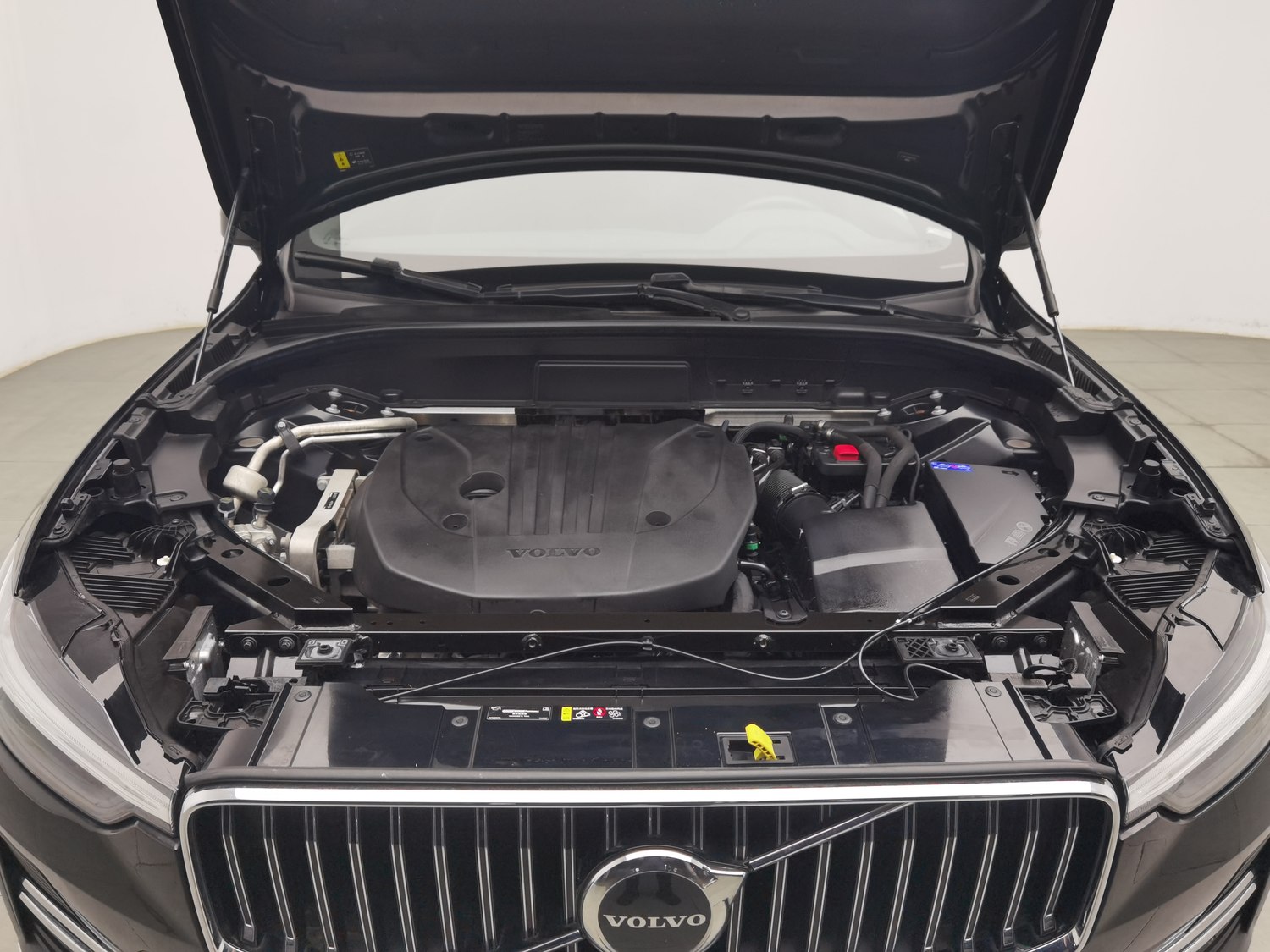 Used Volvo XC60 2024 2.0 AT