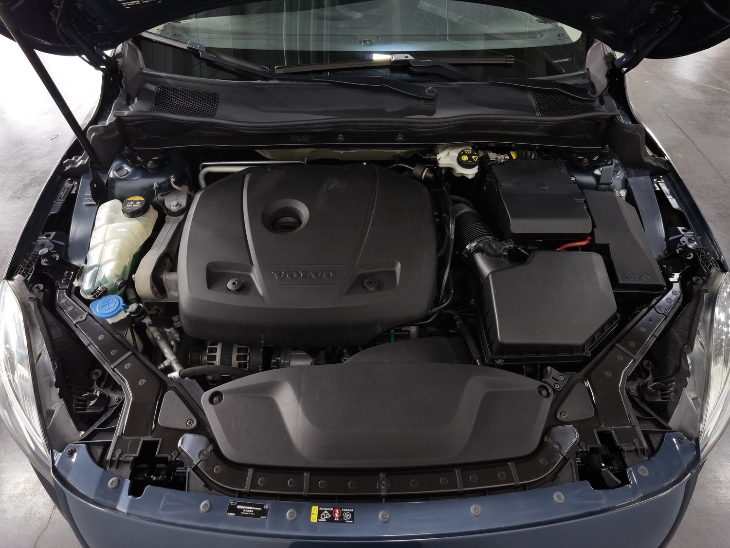 Used Volvo V40 2018 1.5 AT