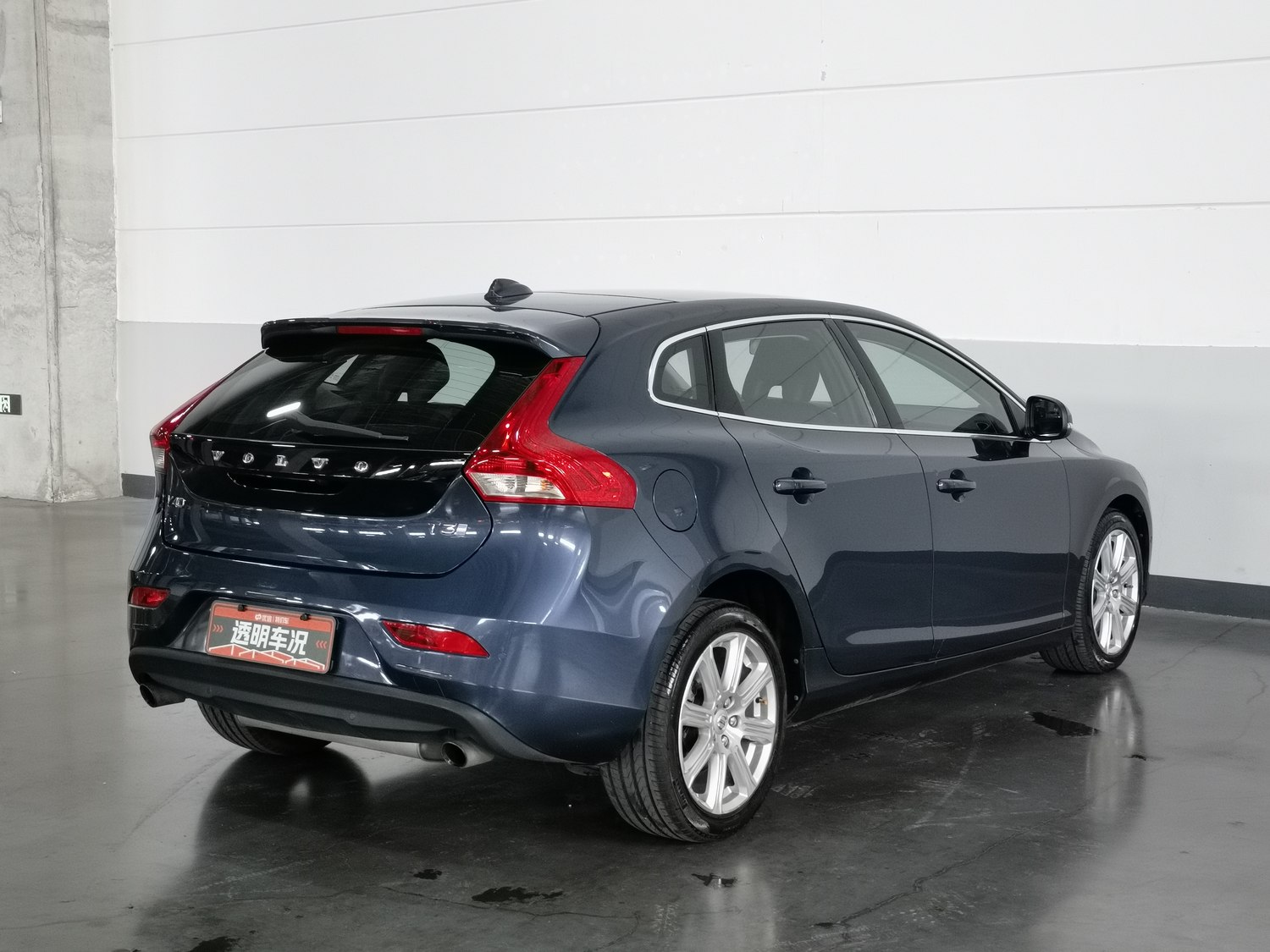 Used Volvo V40 2018 1.5 AT