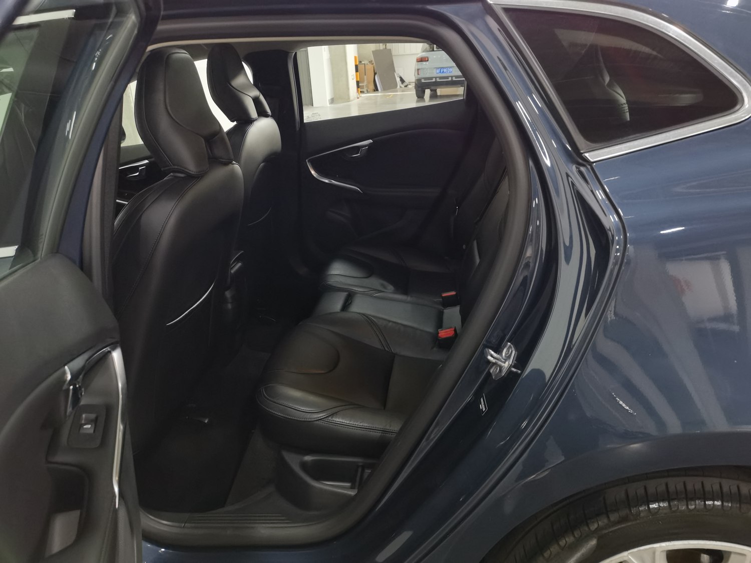 Used Volvo V40 2018 1.5 AT