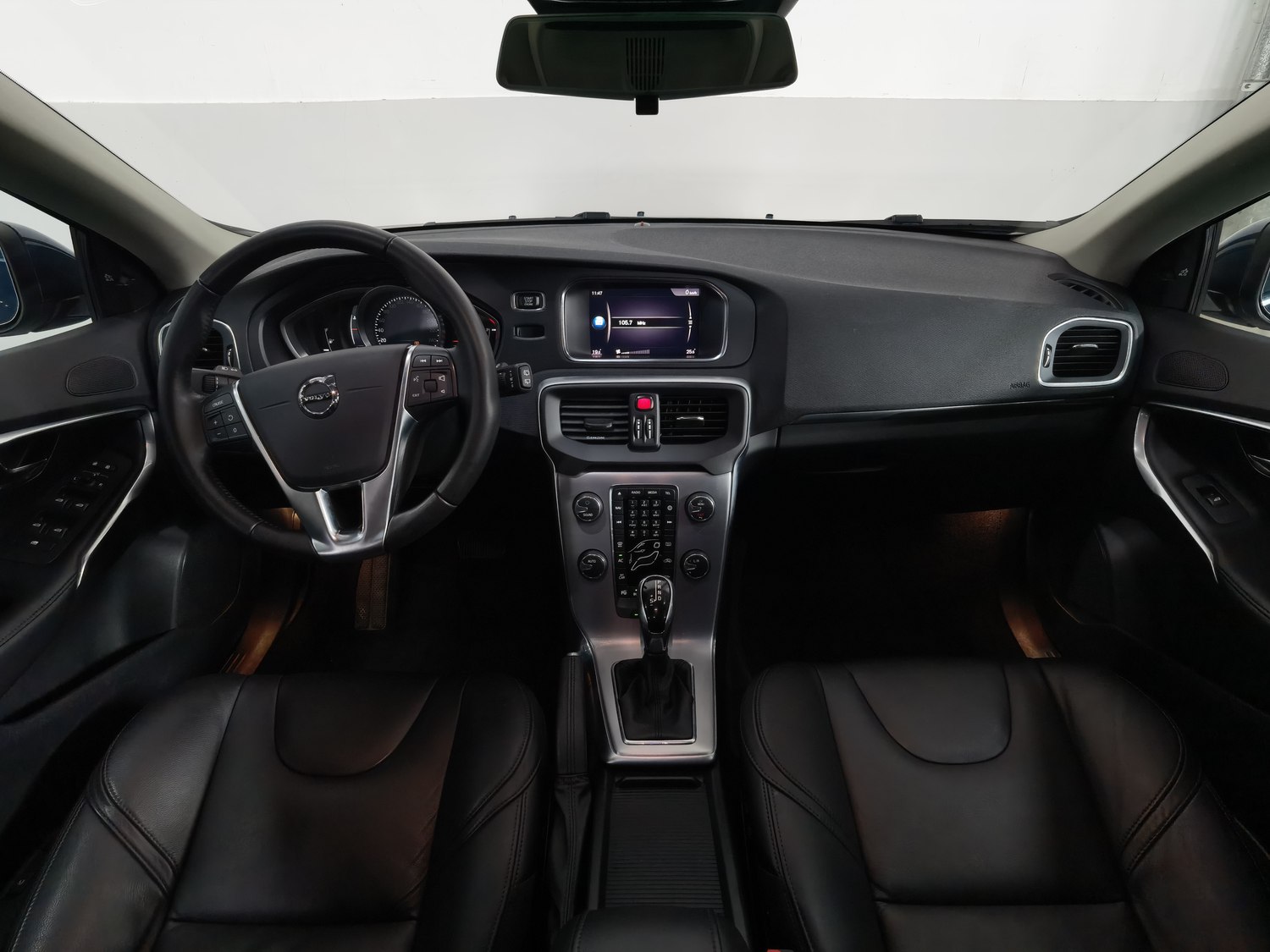 Used Volvo V40 2018 1.5 AT