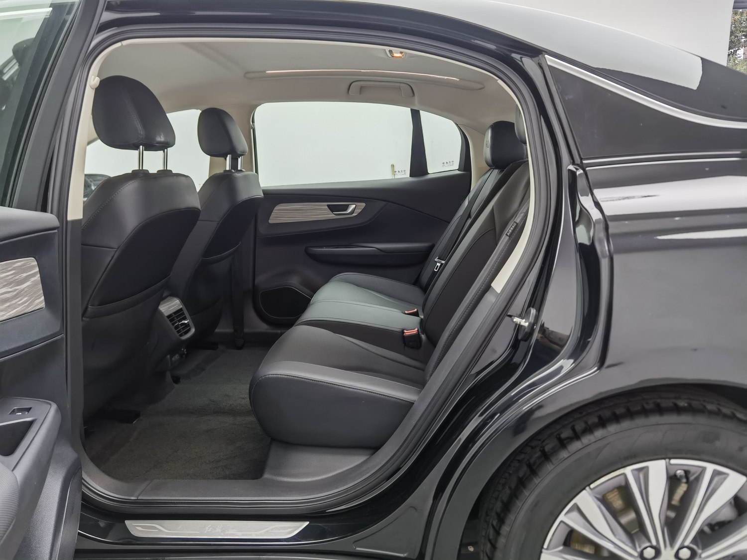 Used Hongqi E-QM5 2023