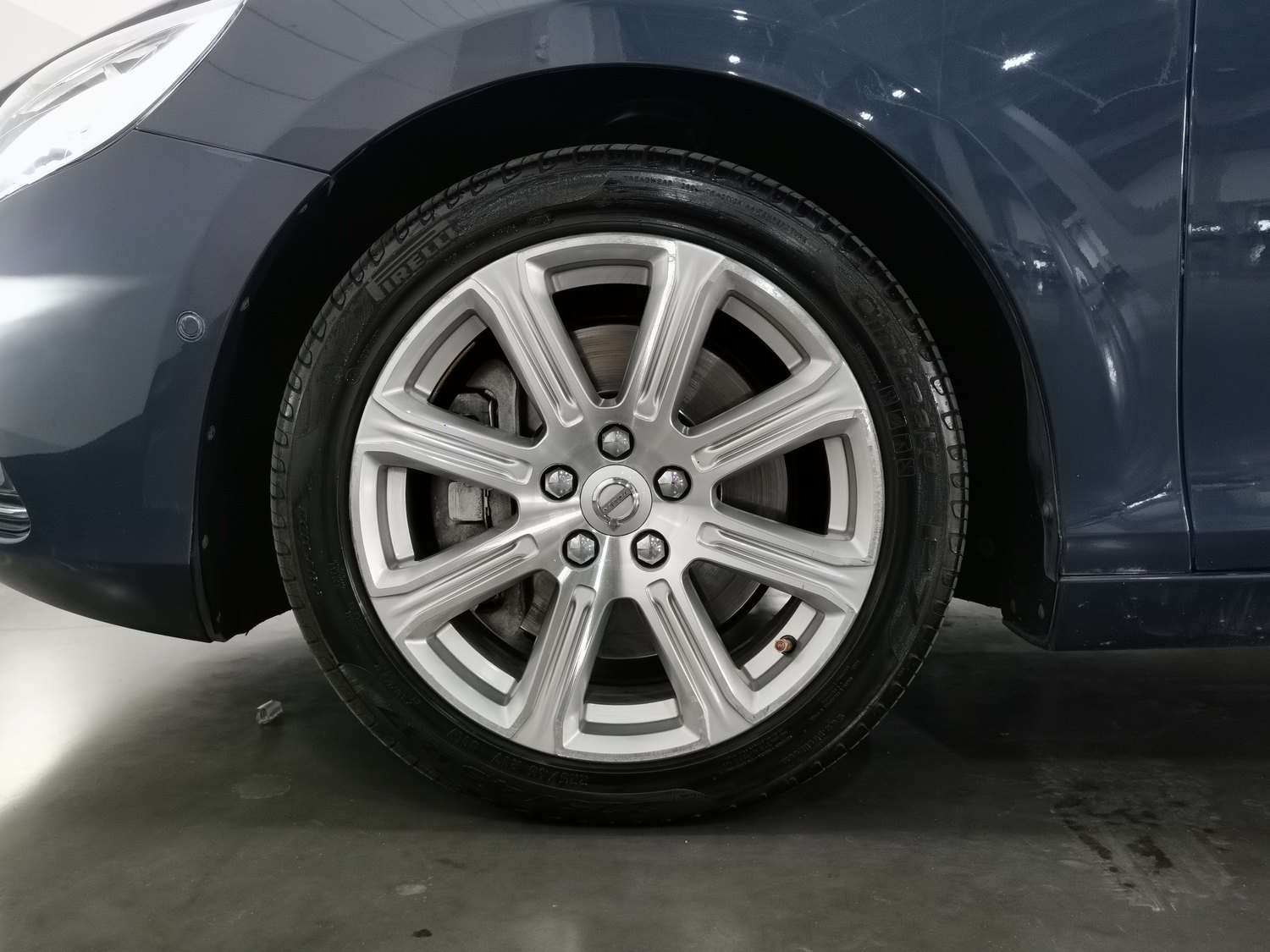 Used Volvo V40 2018 1.5 AT