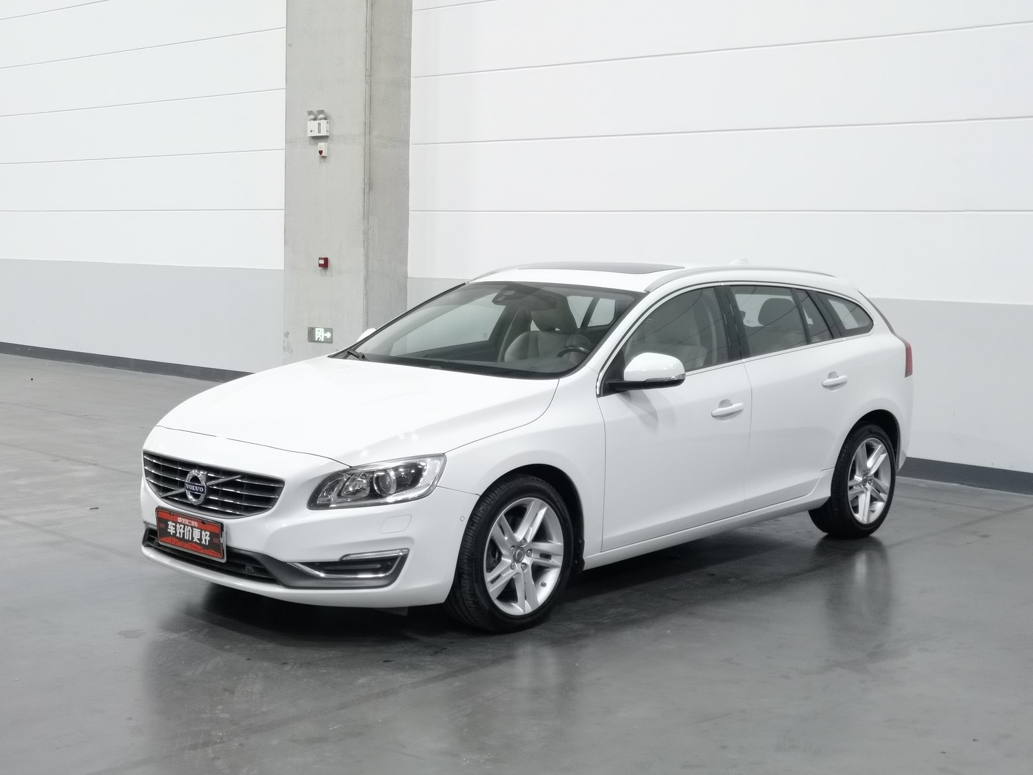 Used Volvo V60 2015 2.0 AT