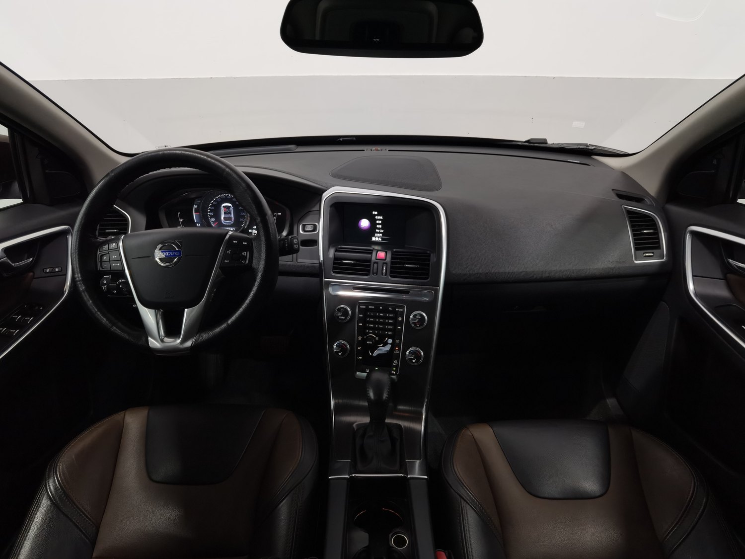 Used Volvo XC60 2015 2.0 AT