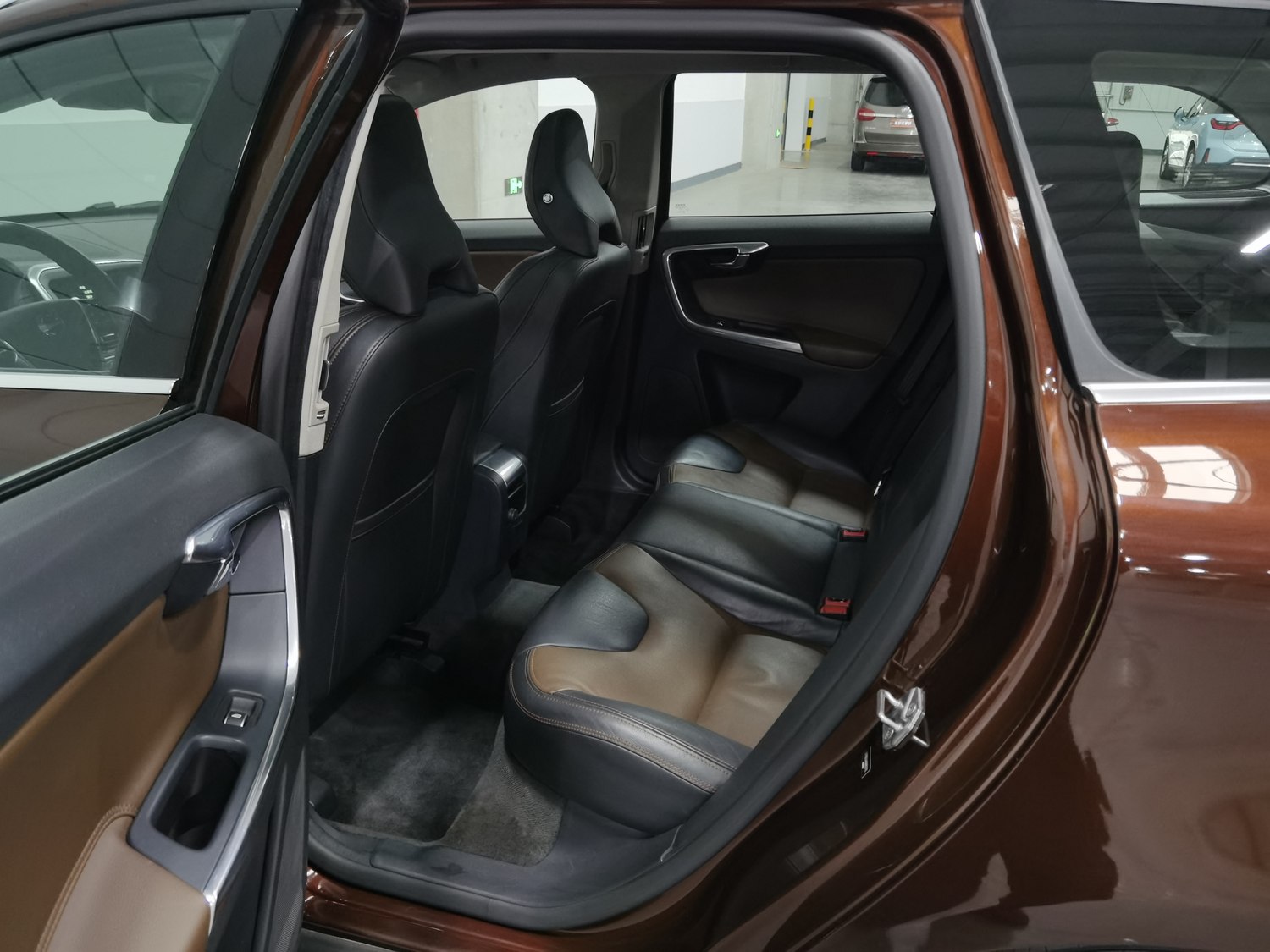 Used Volvo XC60 2015 2.0 AT
