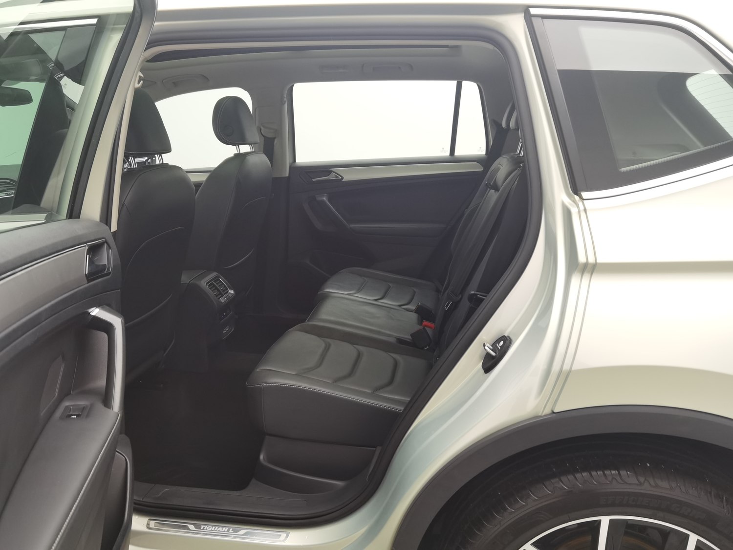 Used Volkswagen Tiguan L 2020 2.0 AT