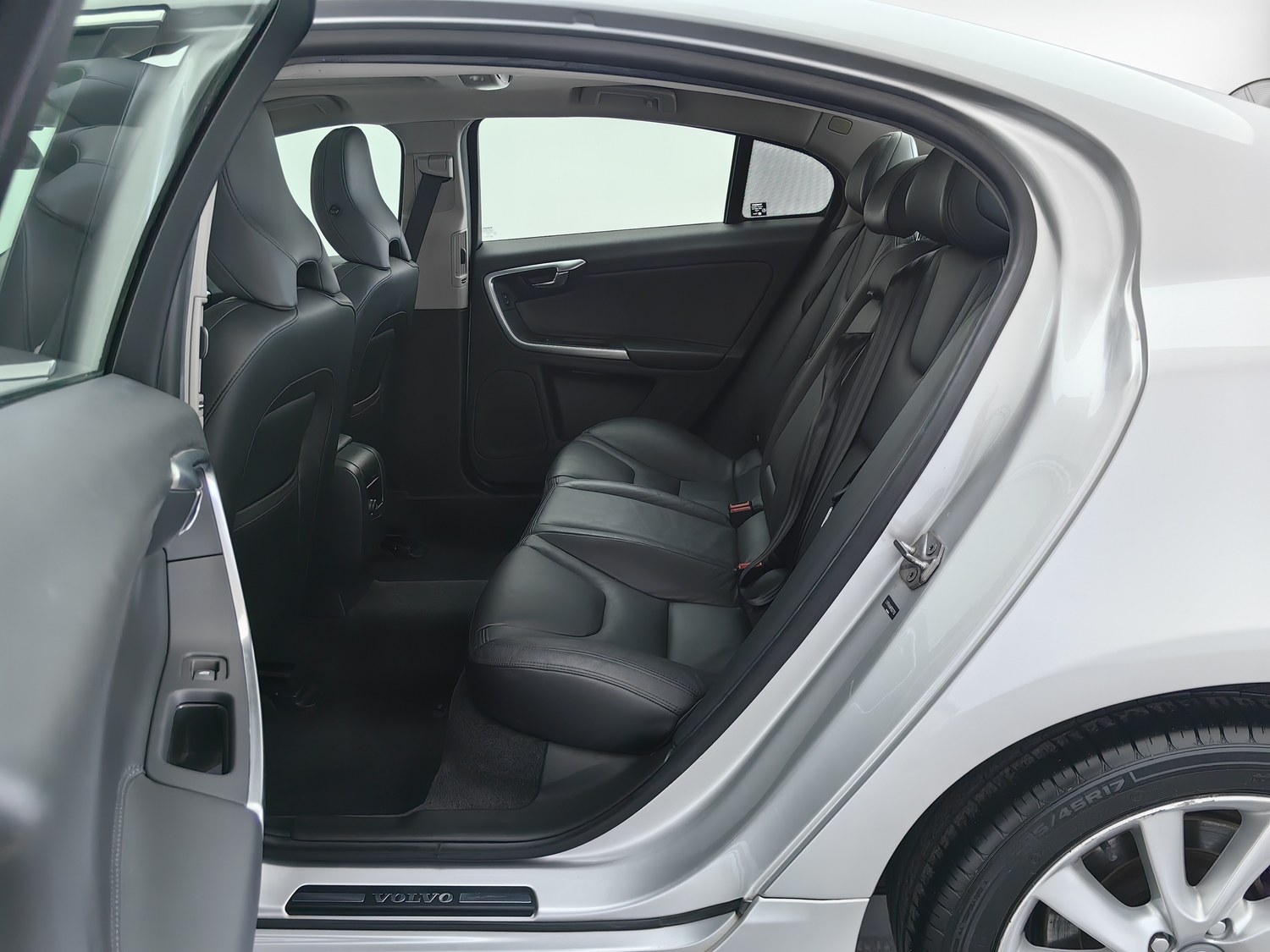 Used Volvo S60 2015 2.0 AT