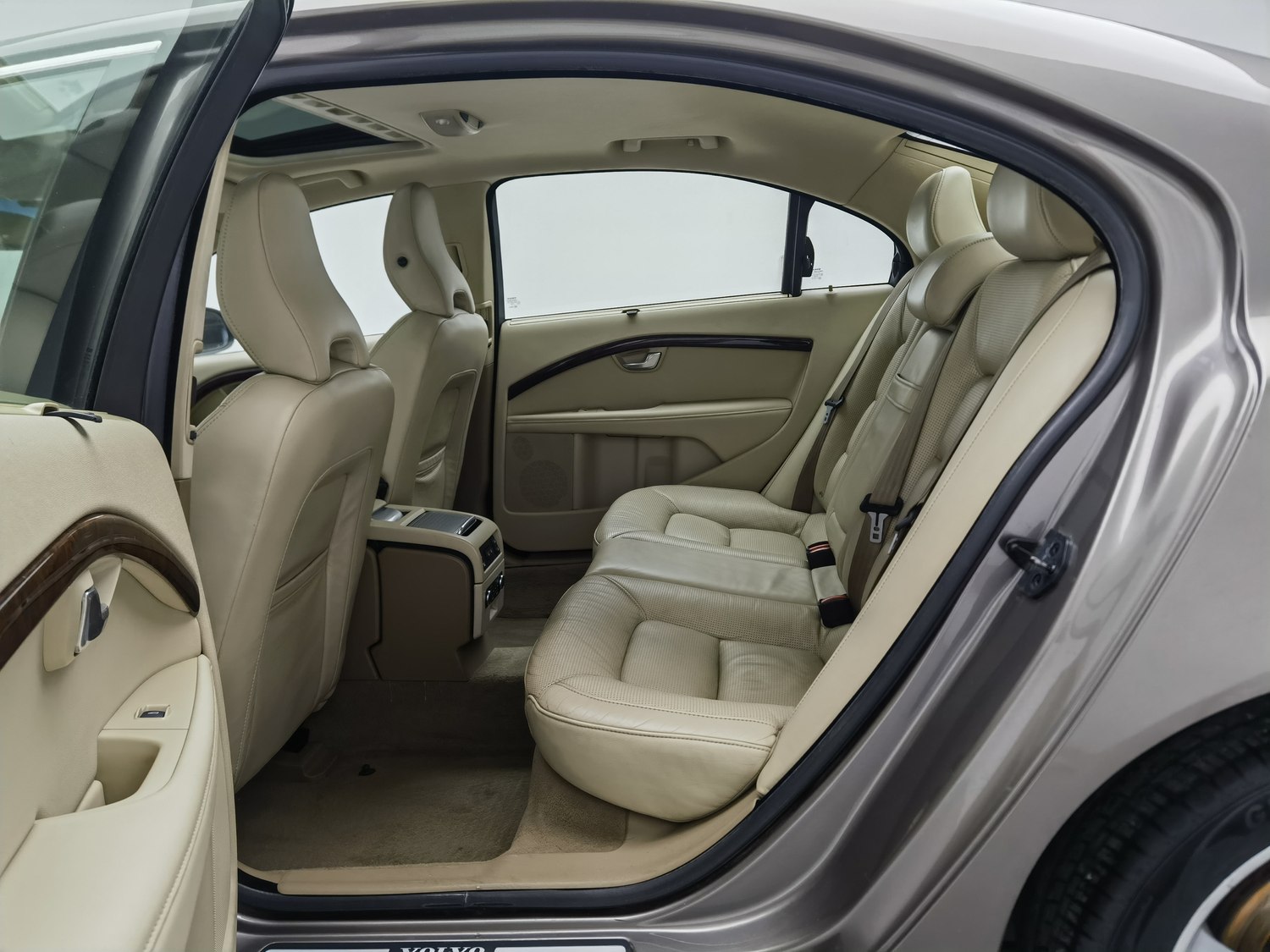 Used Volvo S80L 2011 2.0 AT