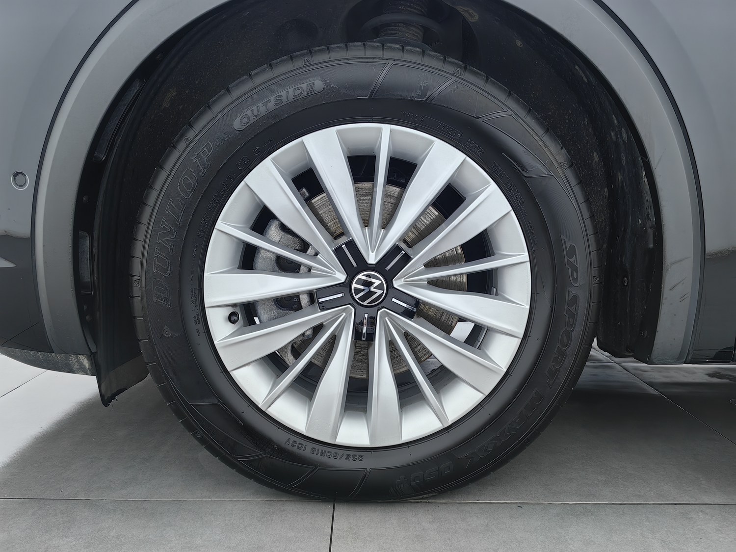 Used Volkswagen Viloran 2024 2.0 AT