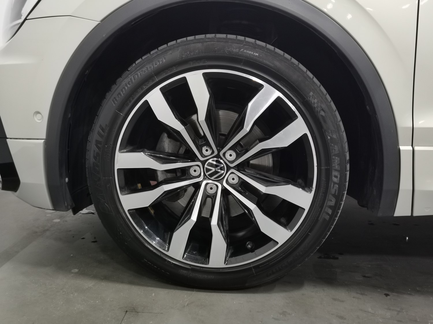 Used Volkswagen Tiguan L 2021 2.0 AT