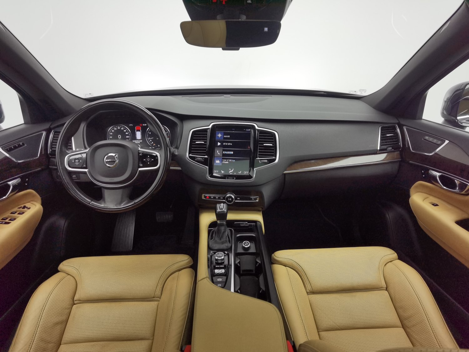 Used Volvo XC90 2017 2.0 AT