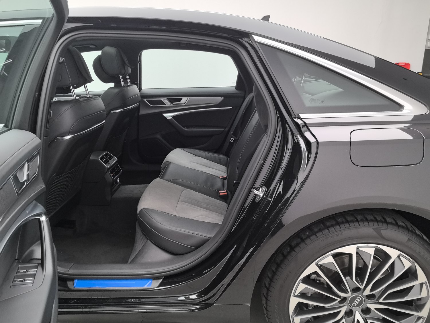 Used Audi A6 L EV 2022 2.0 AT