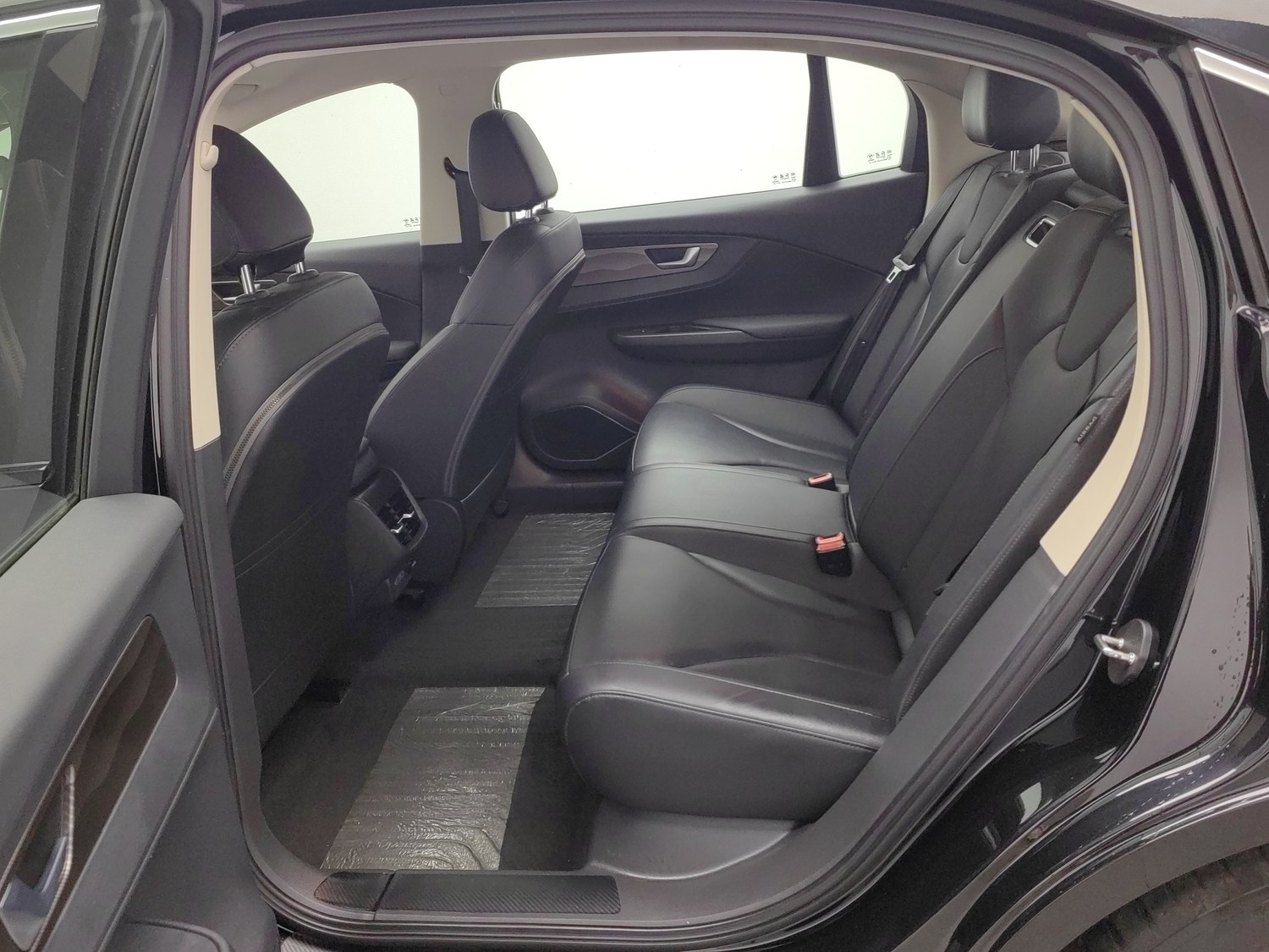 Used Hongqi E-QM5 2024