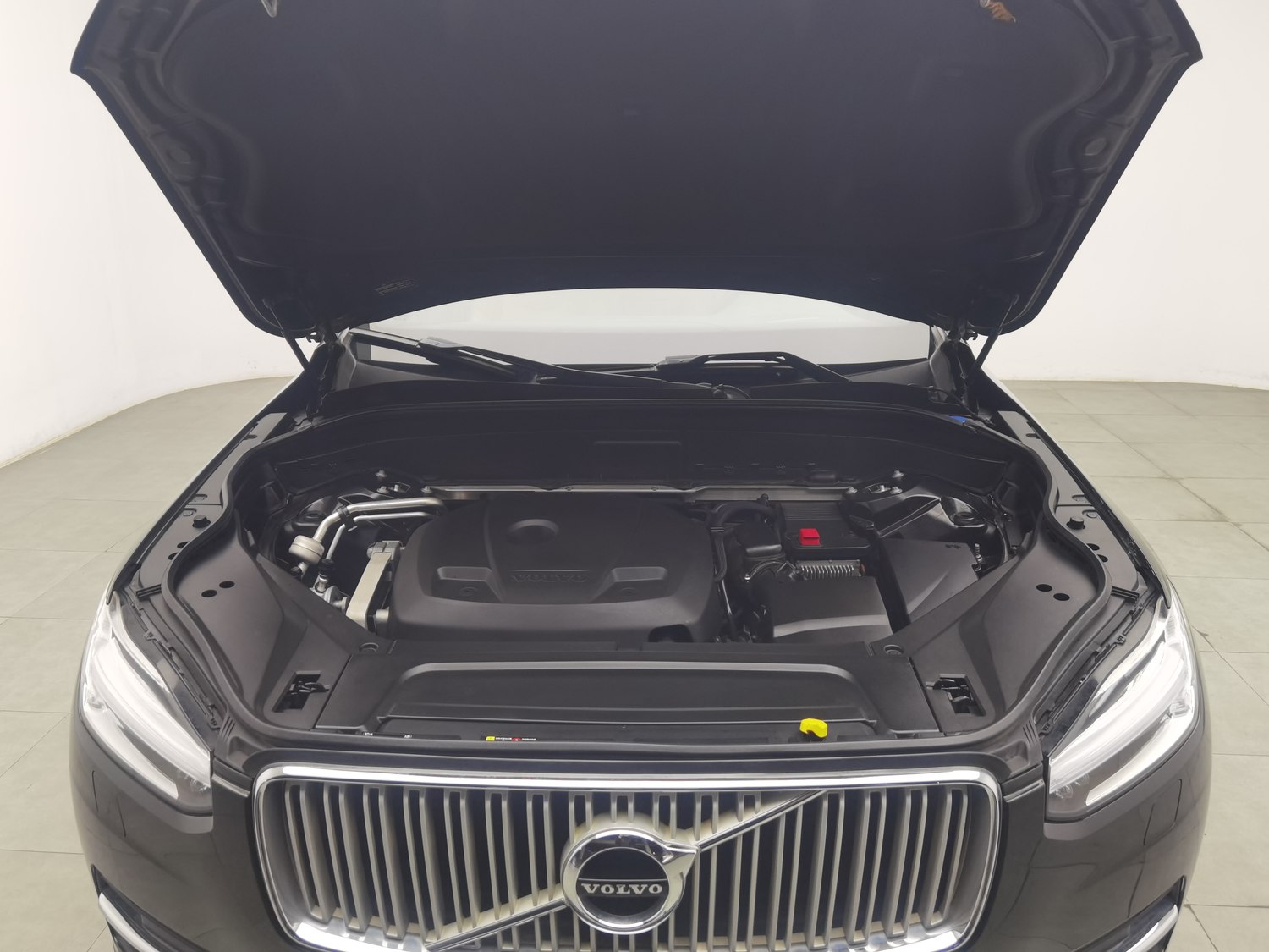 Used Volvo XC90 2017 2.0 AT
