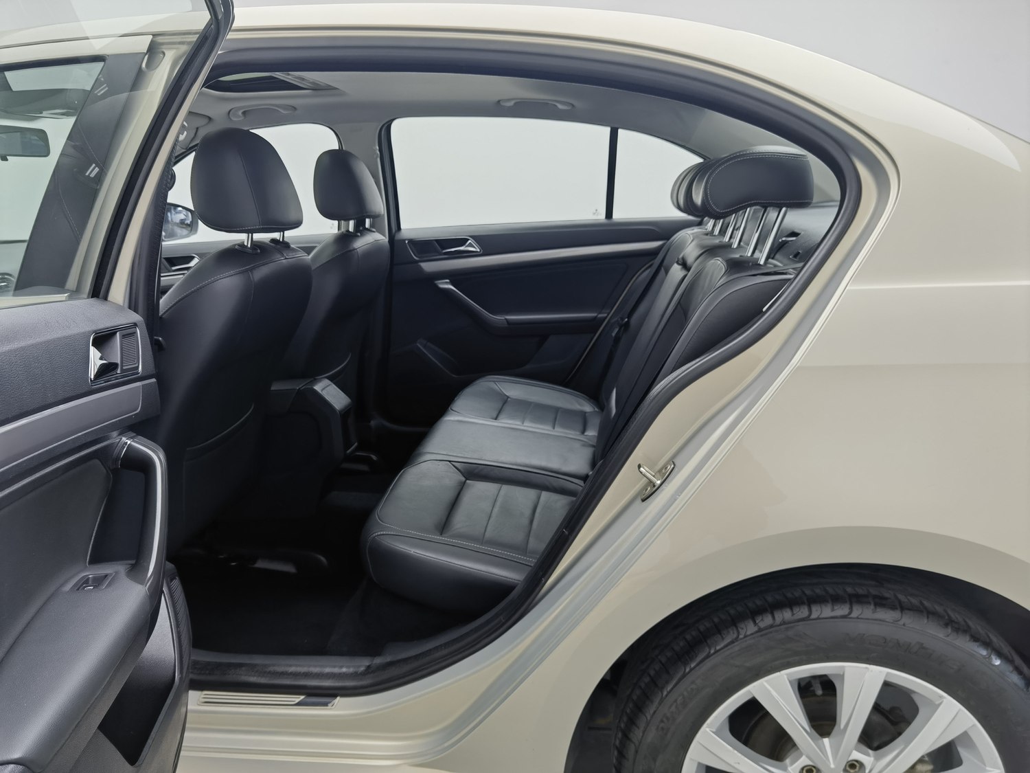 Used Volkswagen Lavida 2015 1.6 AT
