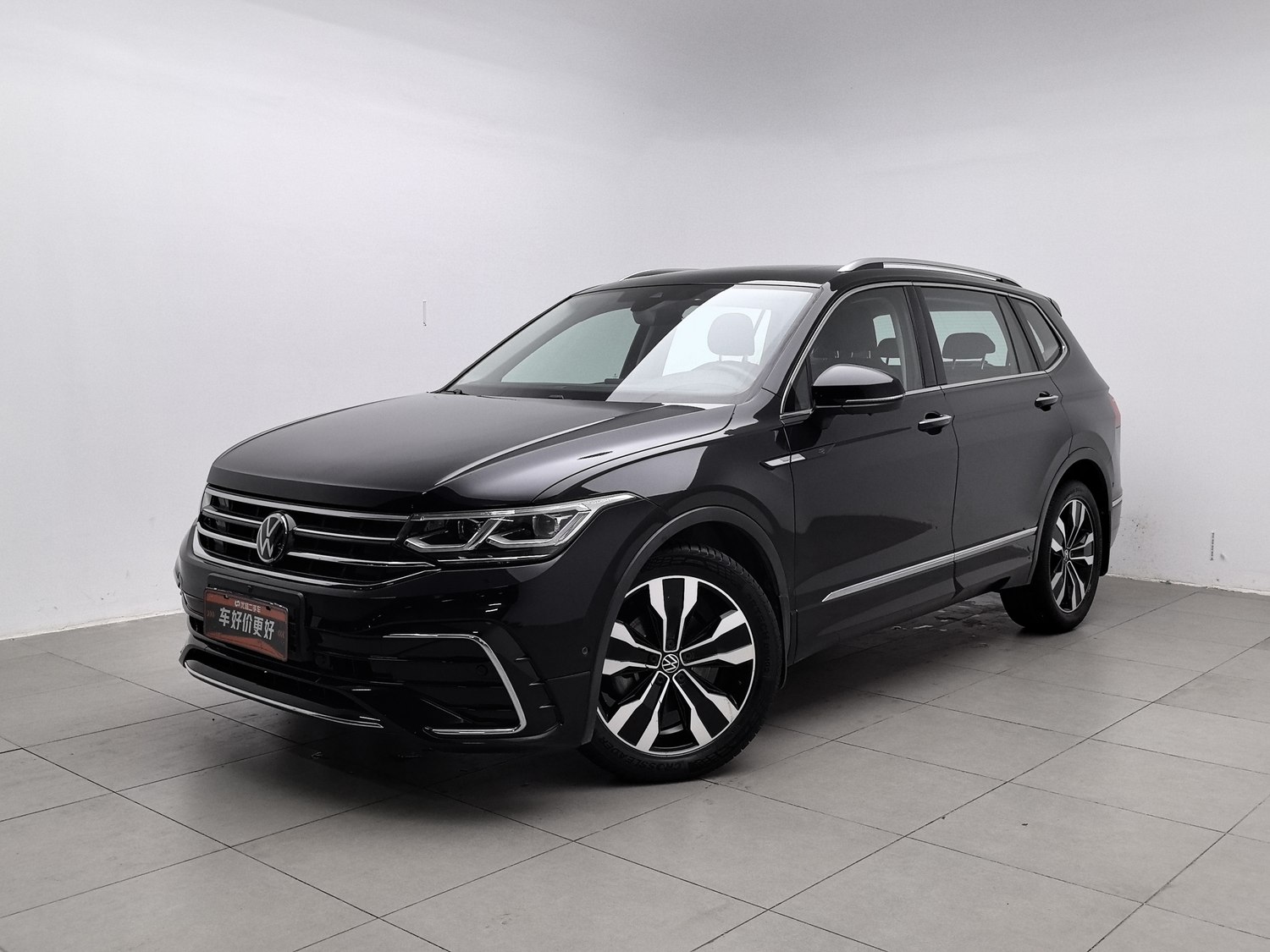 Used Volkswagen Tiguan L 2023 2.0 AT