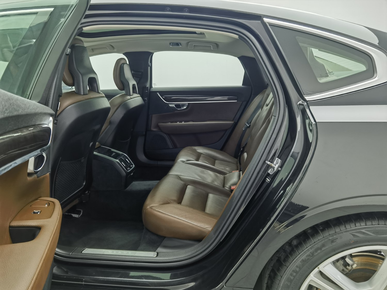 Used Volvo S90 2018 2.0 AT
