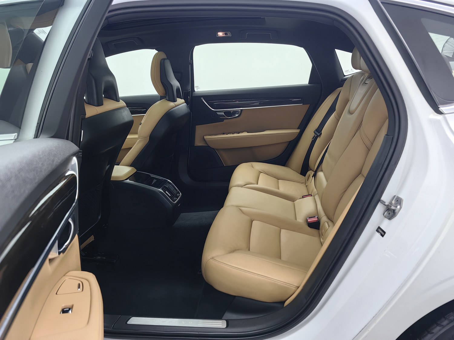Used Volvo S90 2017 2.0 AT