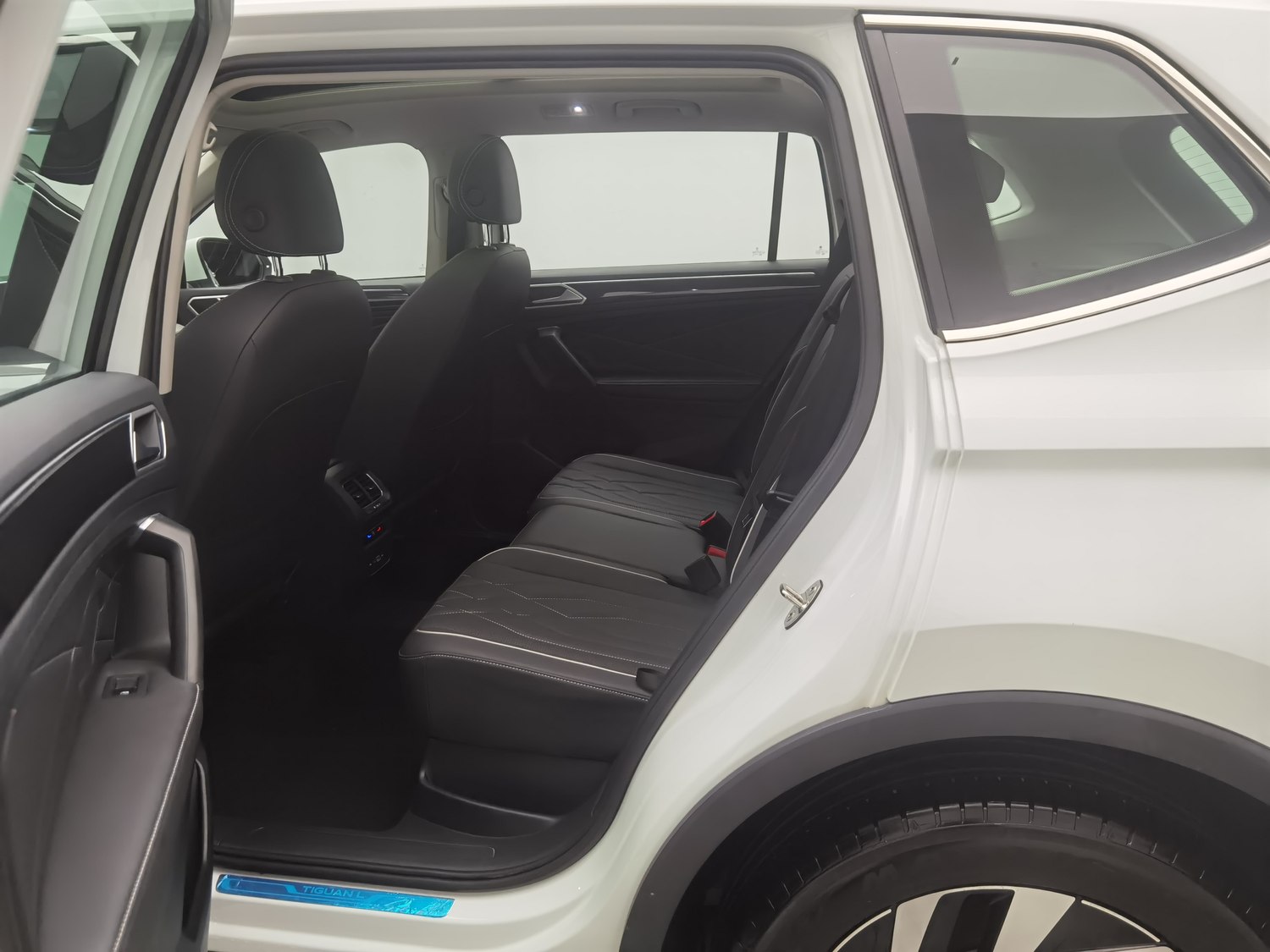 Used Volkswagen Tiguan L 2023 1.5 AT