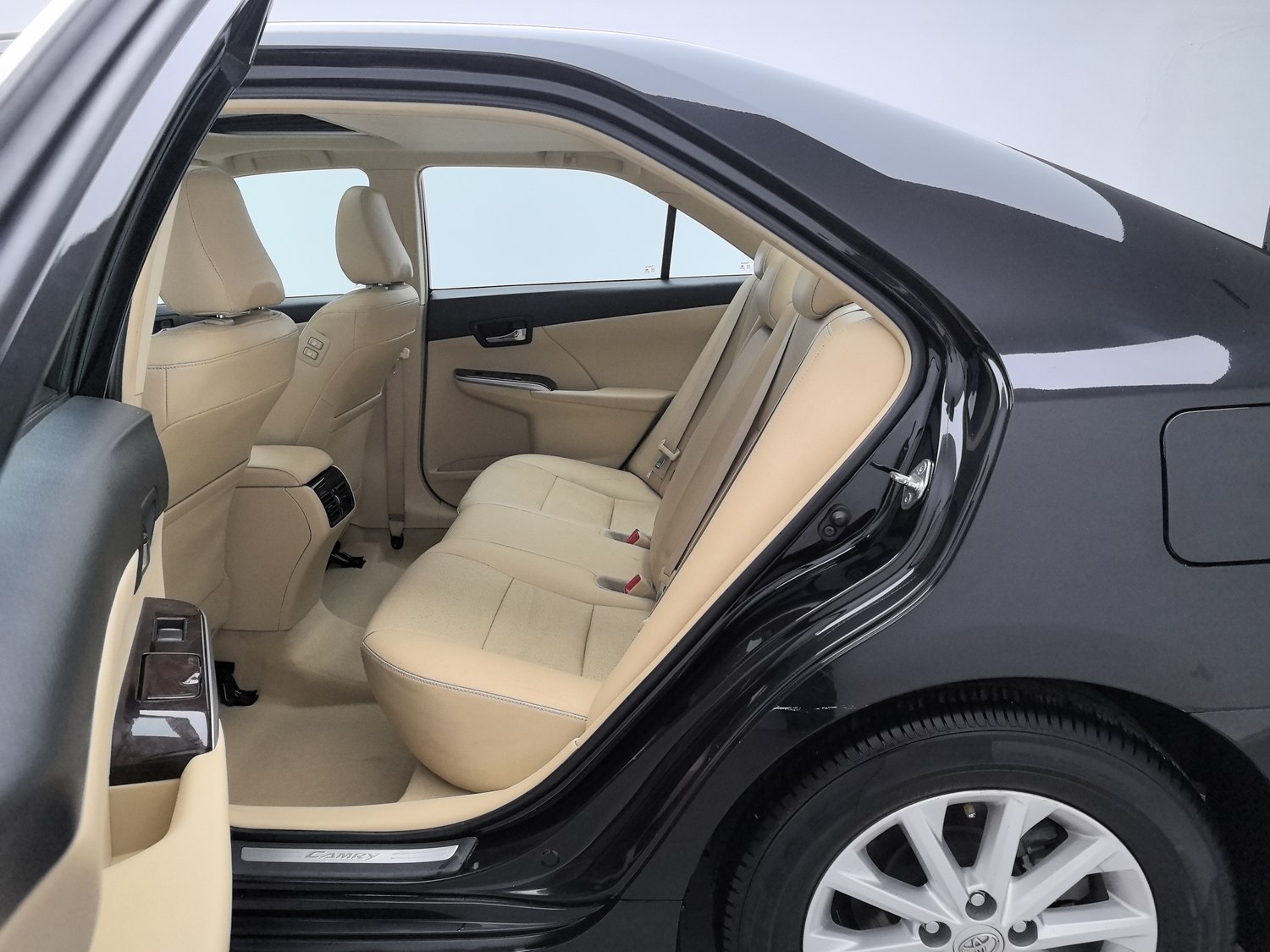 Used Toyota Camry 2015 2.0 AT