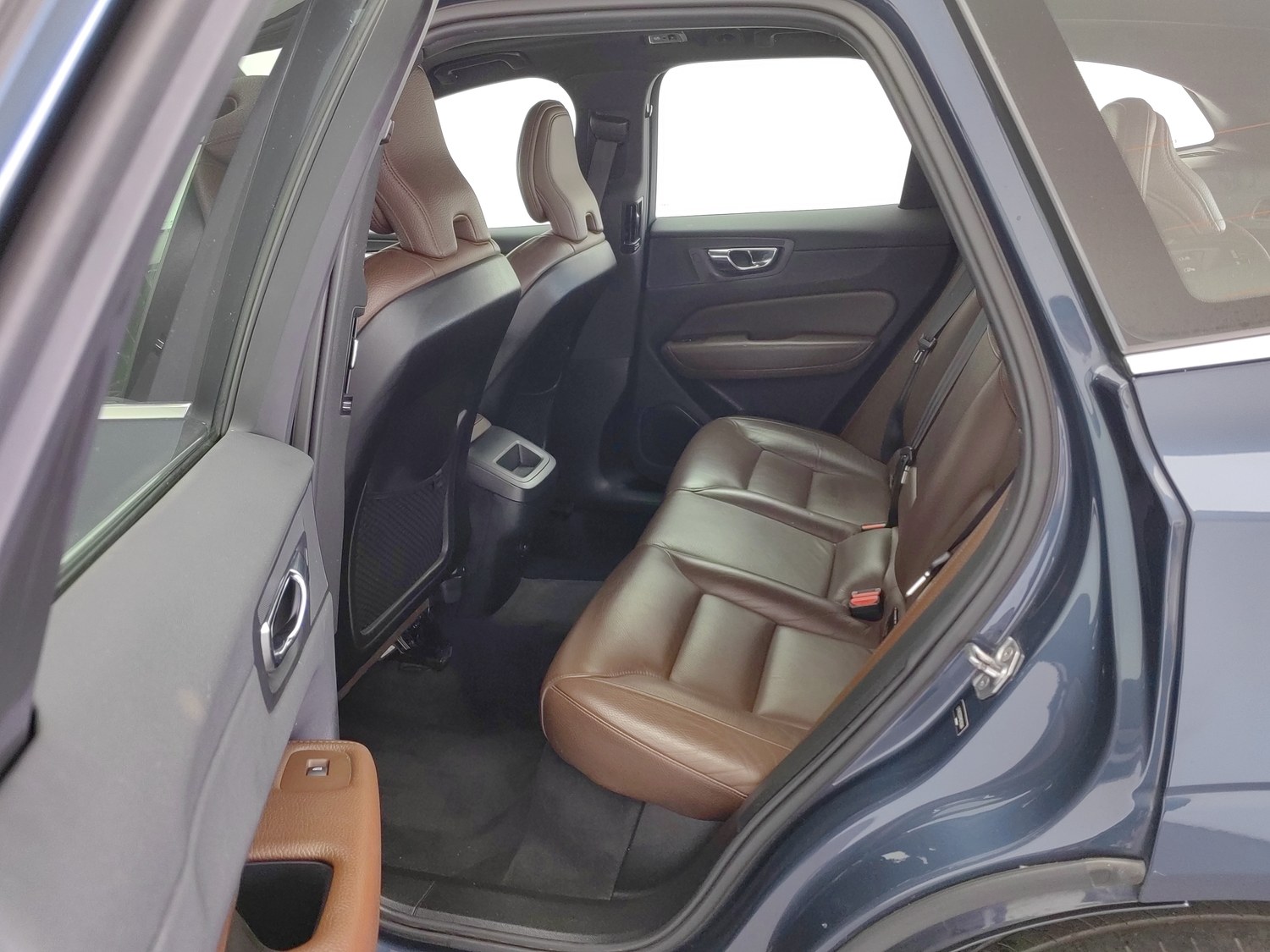 Used Volvo XC60 2021 2.0 AT