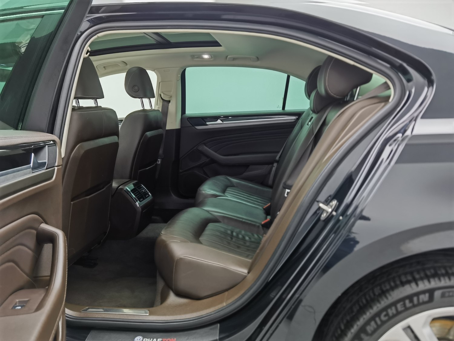 Used Volkswagen Phideon 2021 2.0 AT