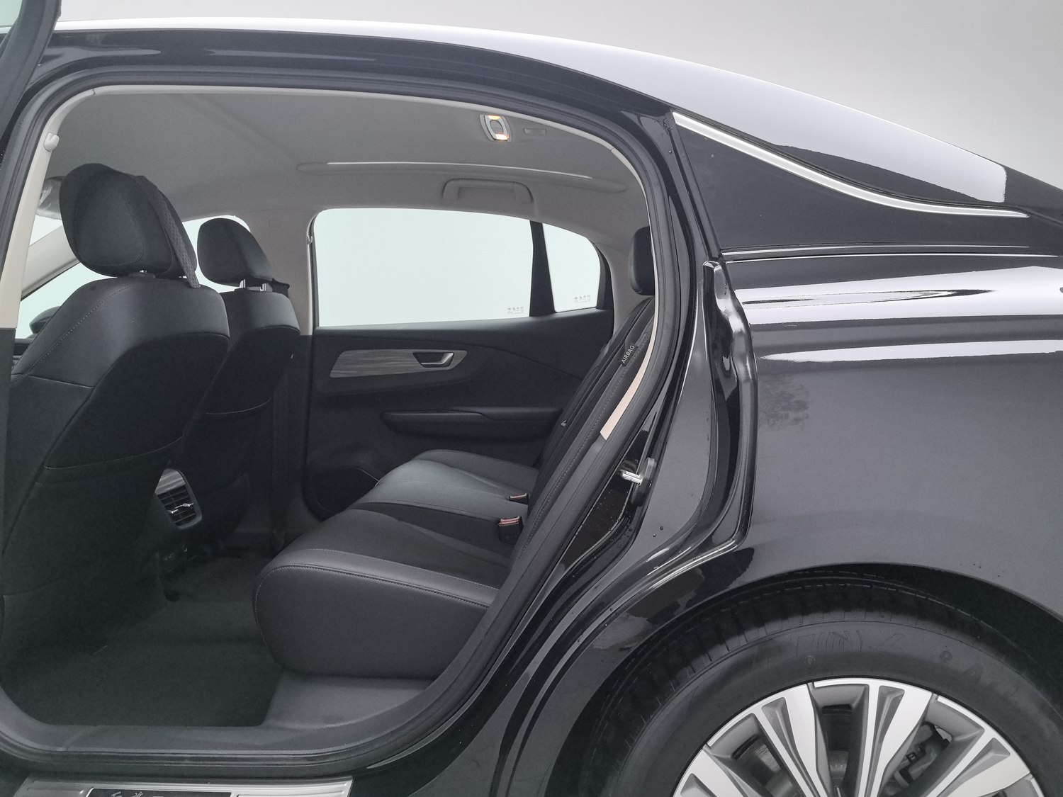 Used Hongqi E-QM5 2024