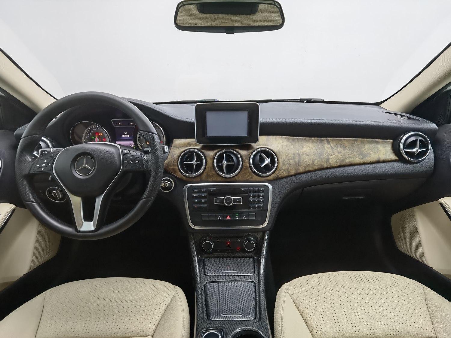Used Mercedes-Benz GLA 2015 1.6 AT