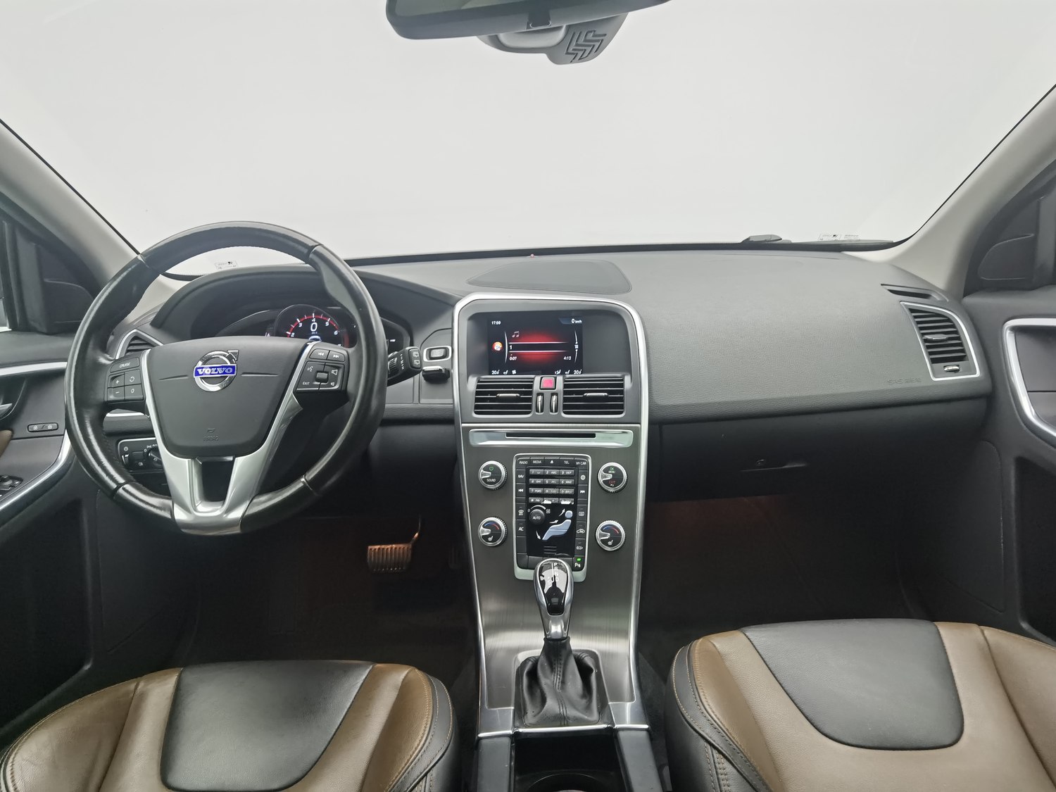 Used Volvo XC60 2016 2.0 AT