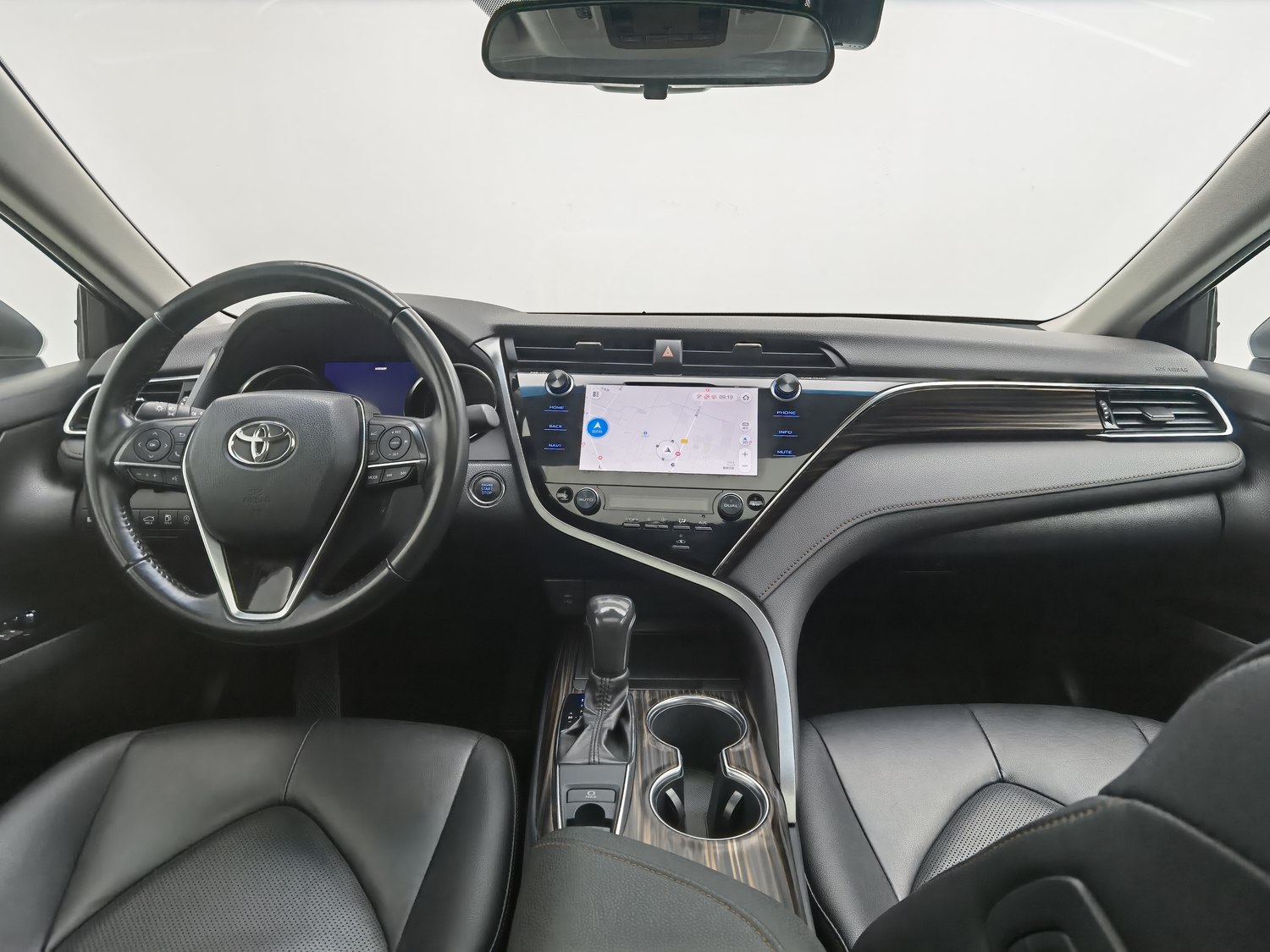 Used Toyota Camry 2019 2.0 AT