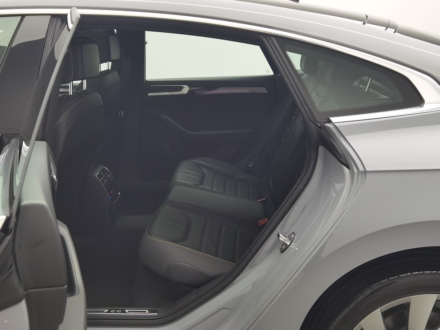 Used Volkswagen CC 2024 2.0 AT