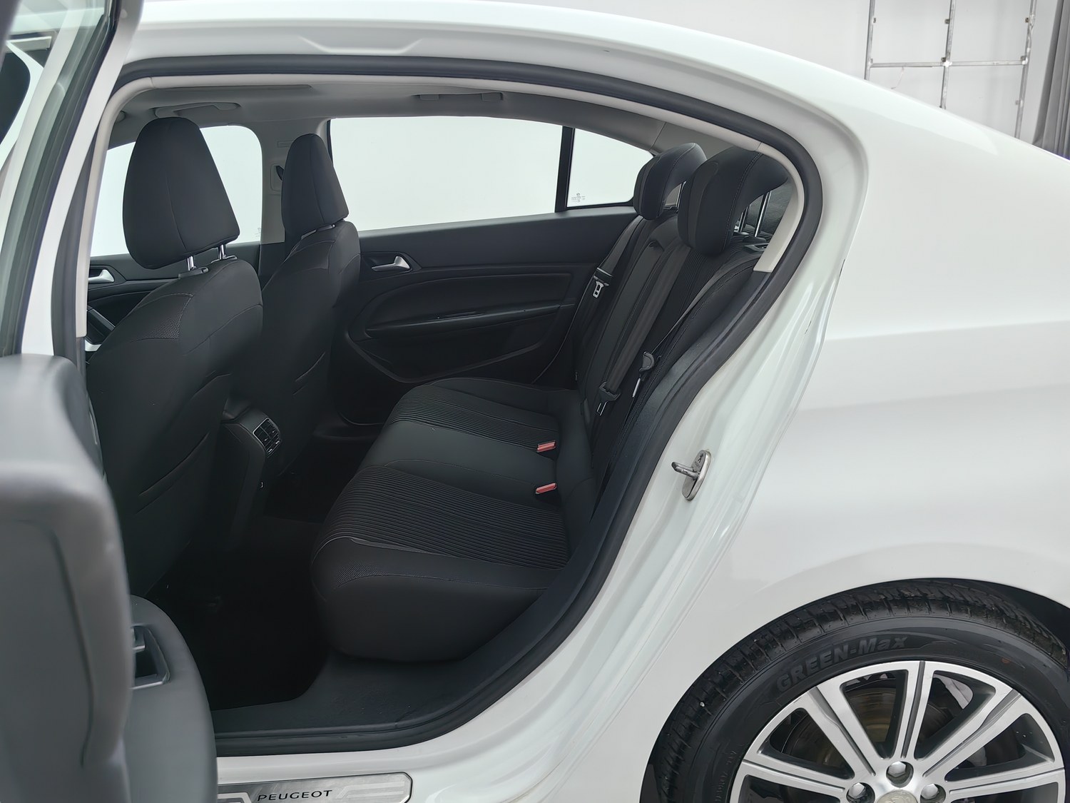Used Peugeot 408 2015 1.2 AT