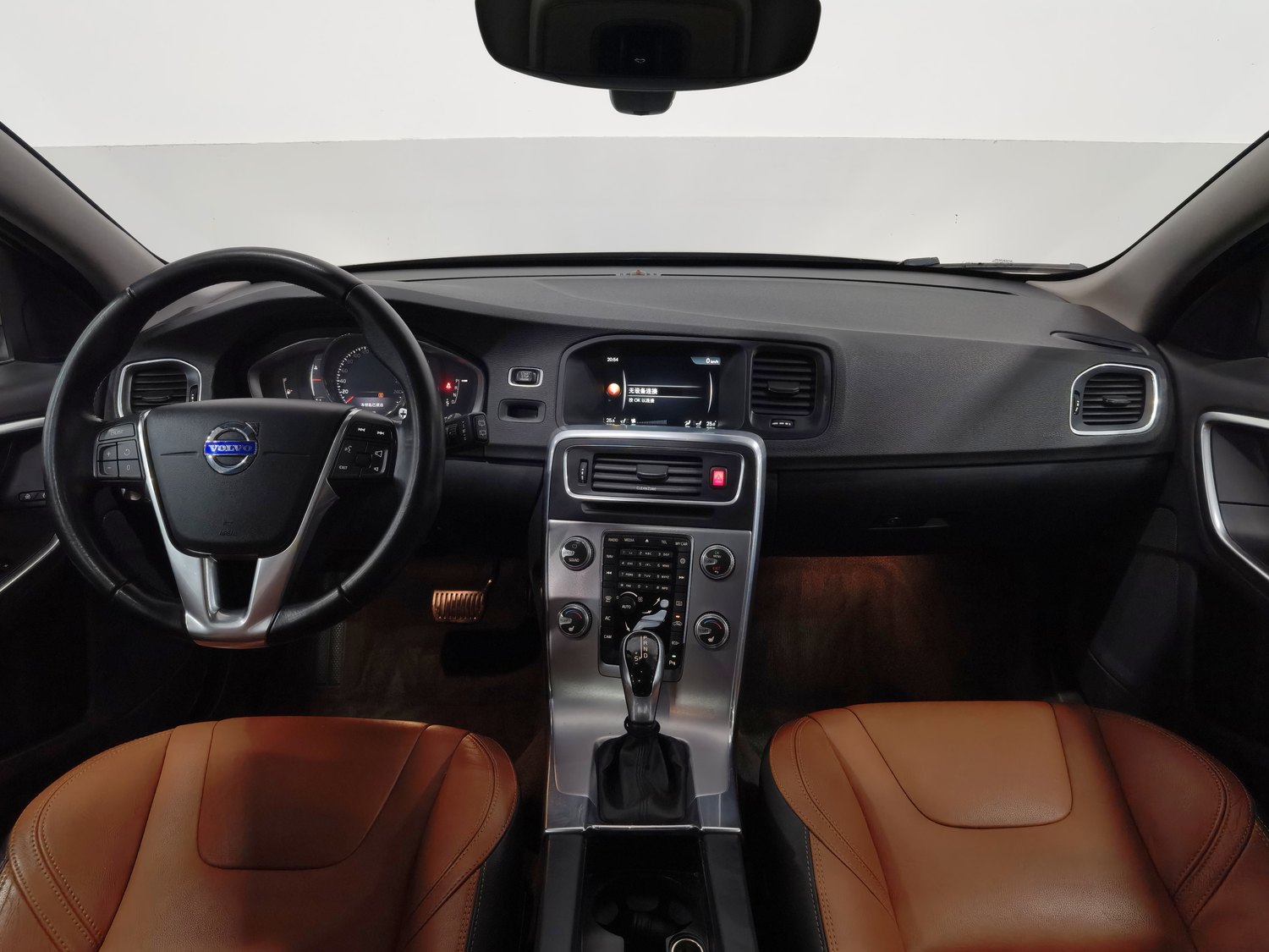 Used Volvo V60 2016 2.0 AT