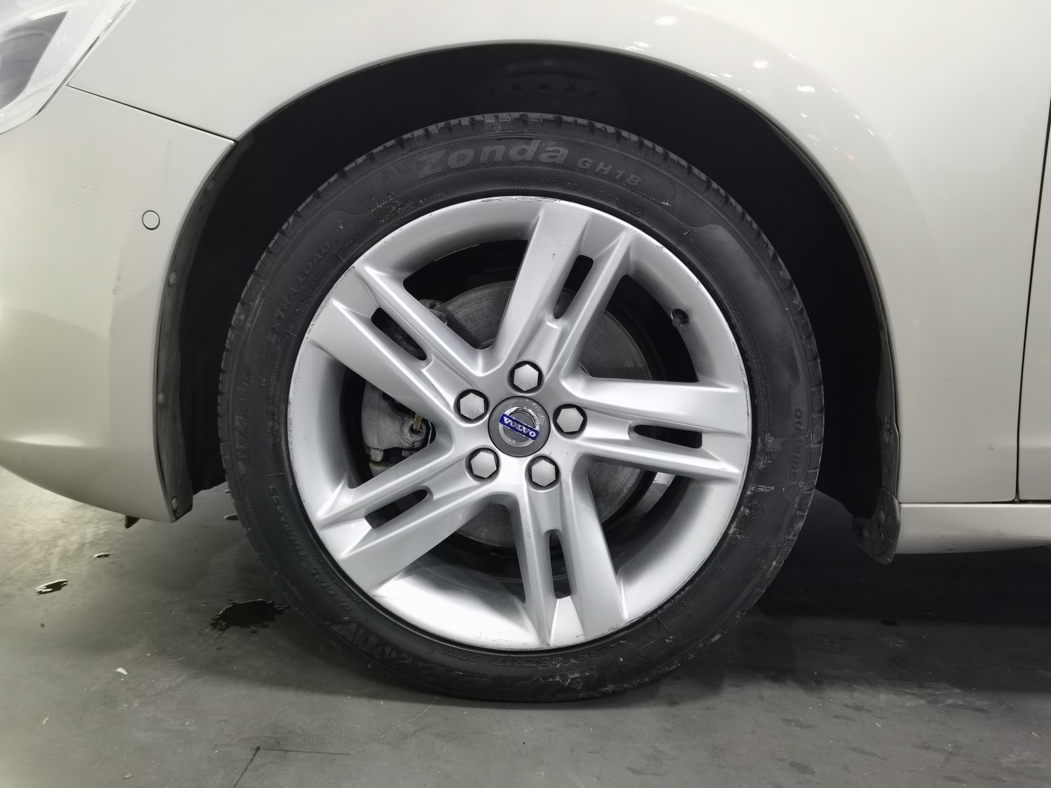 Used Volvo V60 2016 2.0 AT