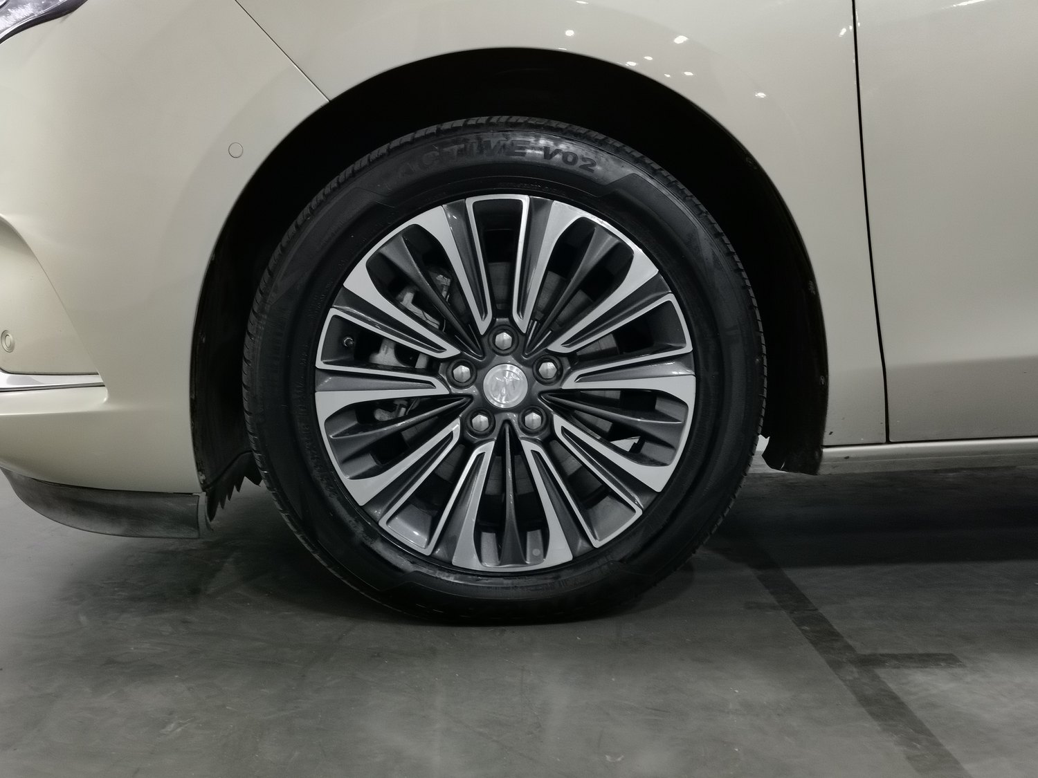 Used Buick GL8 2022 2.0 AT