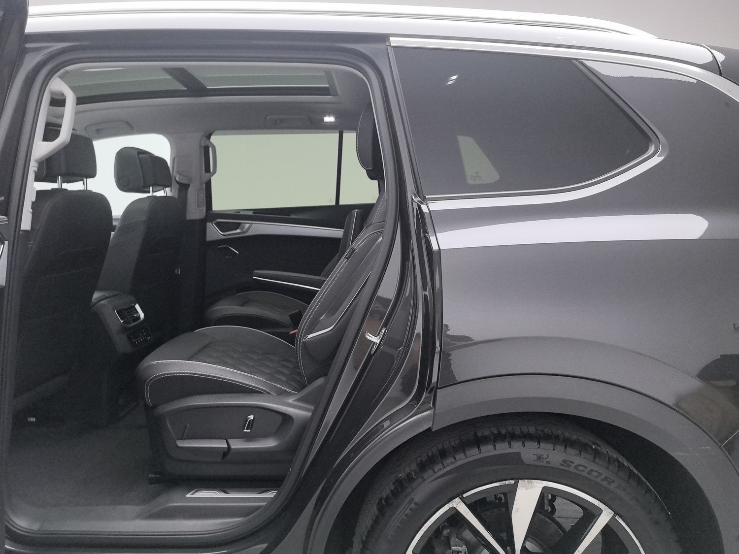 Used Volkswagen Tavendor 2021 2.5 AT