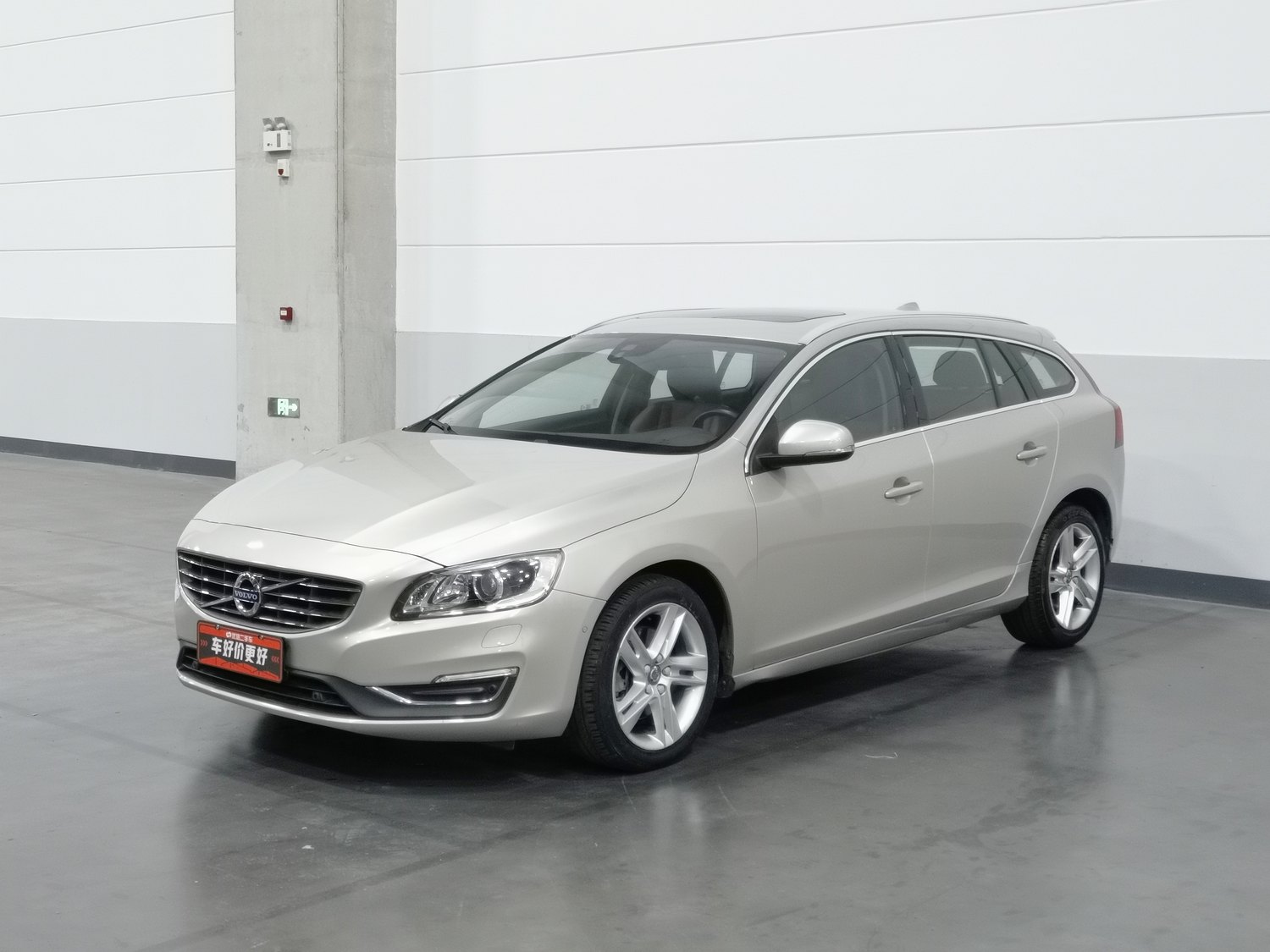 Used Volvo V60 2016 2.0 AT
