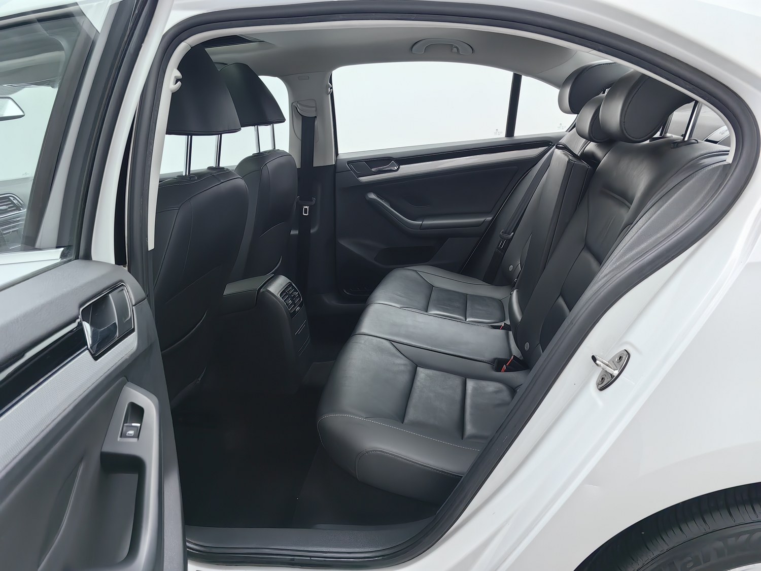 Used Volkswagen Sagitar 2015 1.6 AT