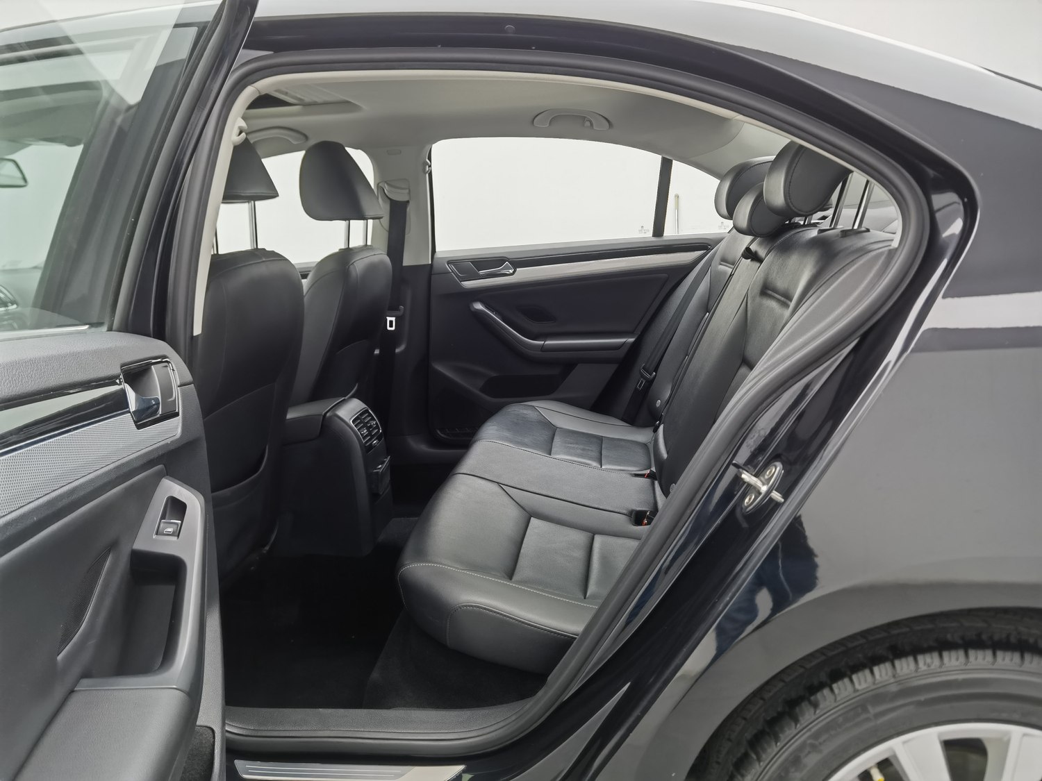 Used Volkswagen Sagitar 2015 1.6 MT