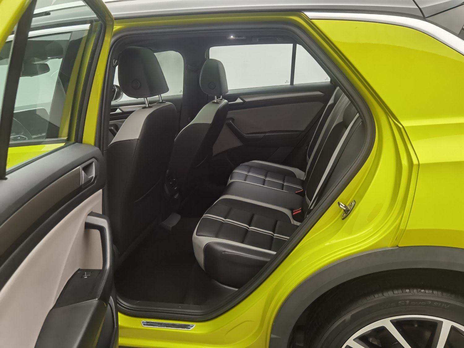 Used Volkswagen T-Roc 2023 1.5 AT
