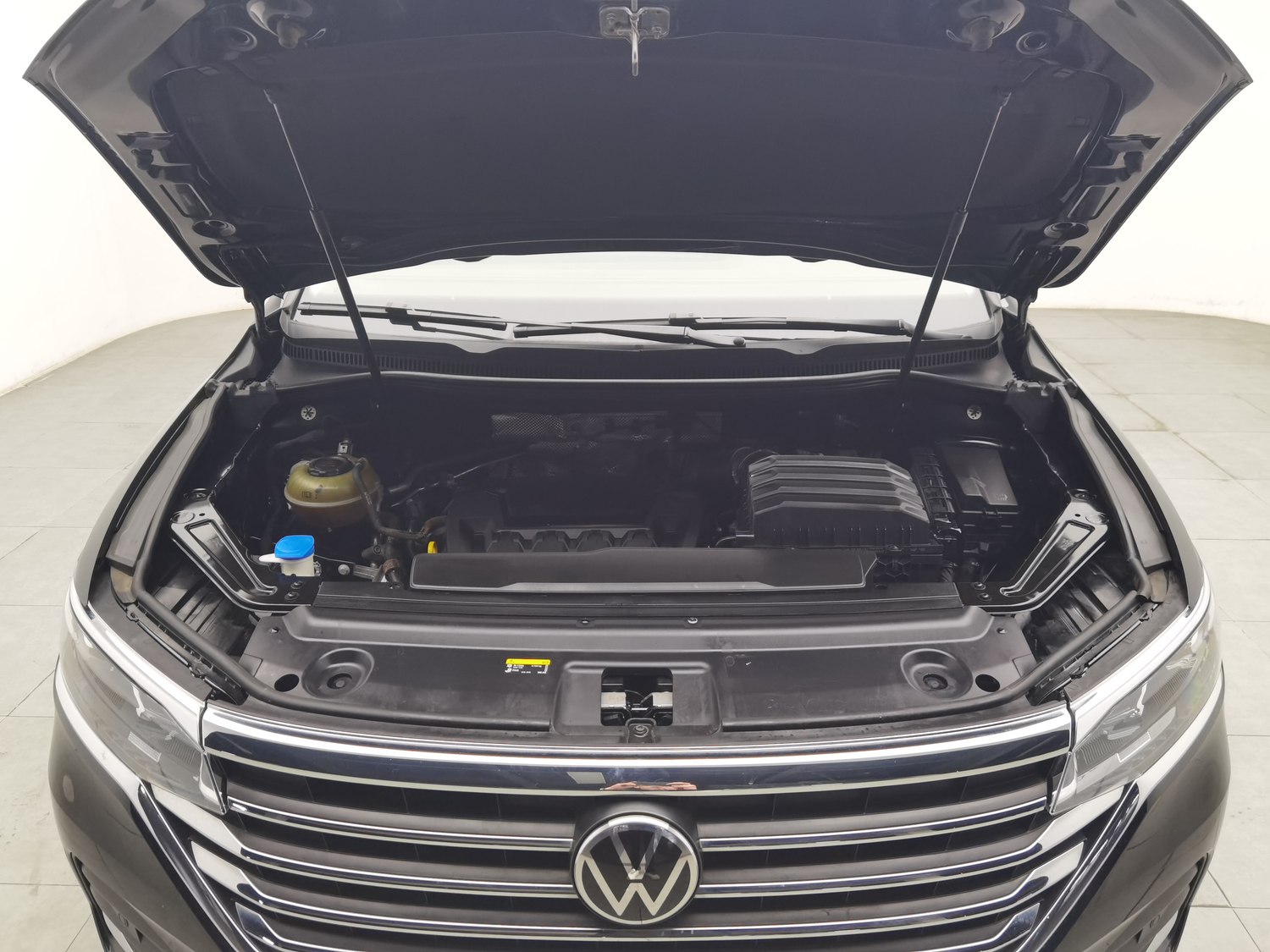 Used Volkswagen Viloran 2022 2.0 AT