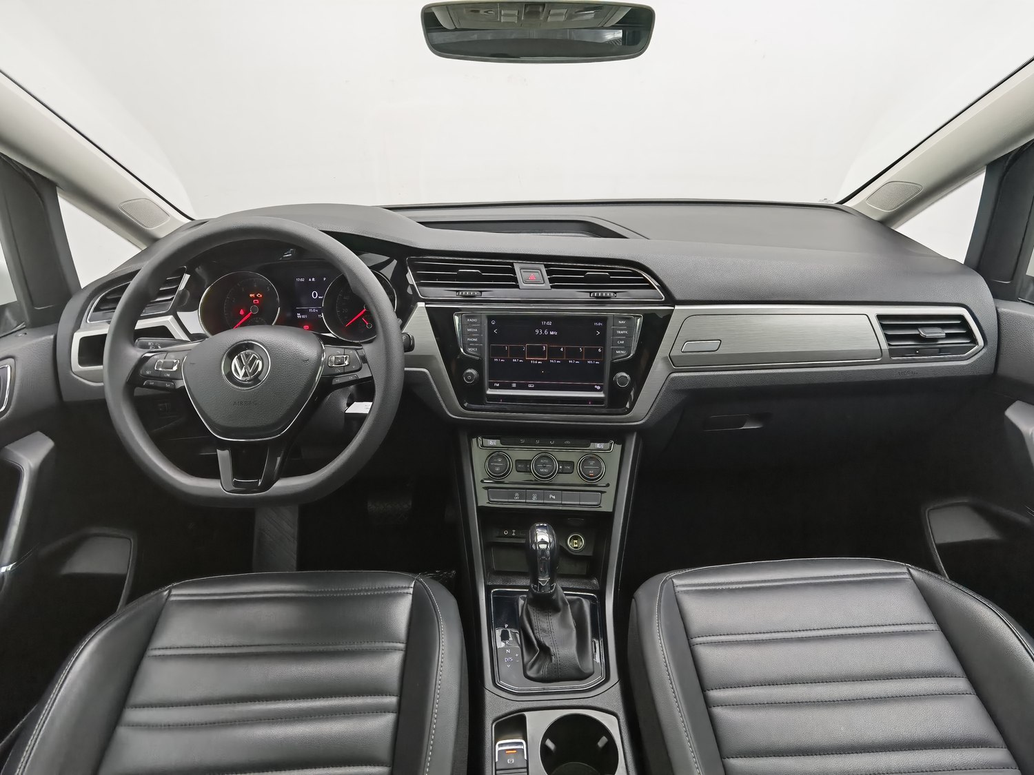 Used Volkswagen Touran 2018 1.4 AT